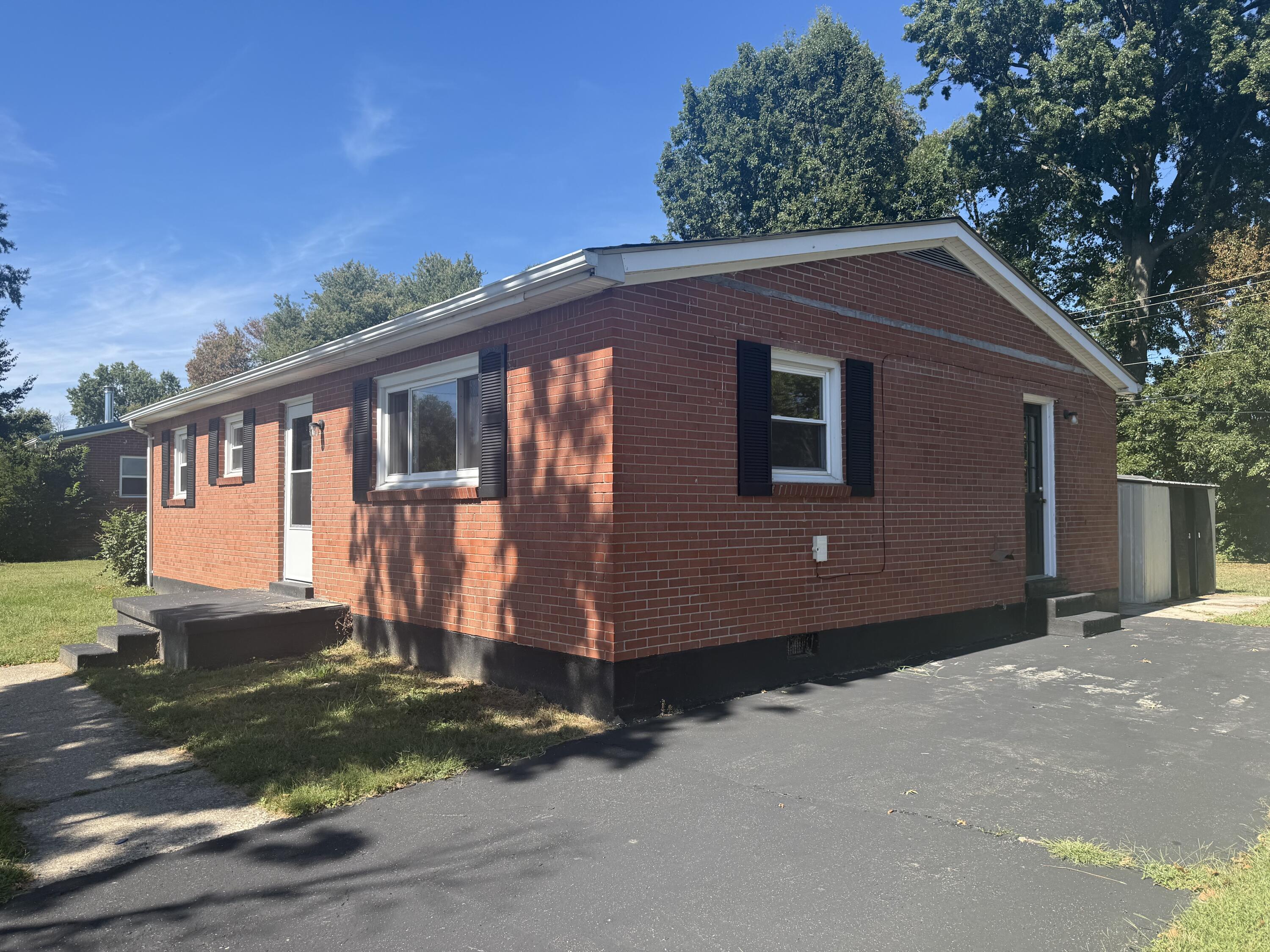 112 Woodford Avenue Property Photo 8