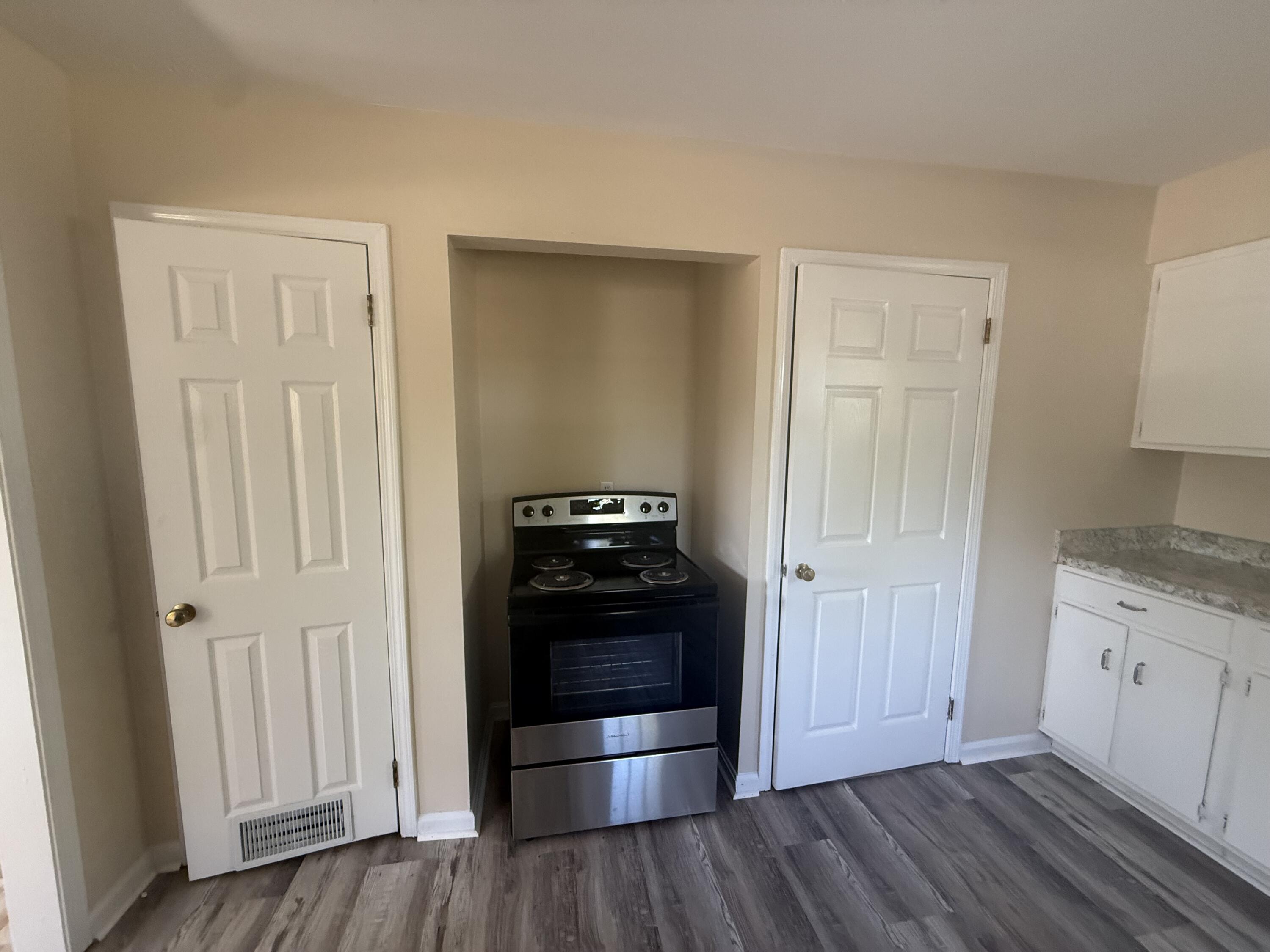 112 Woodford Avenue Property Photo 9