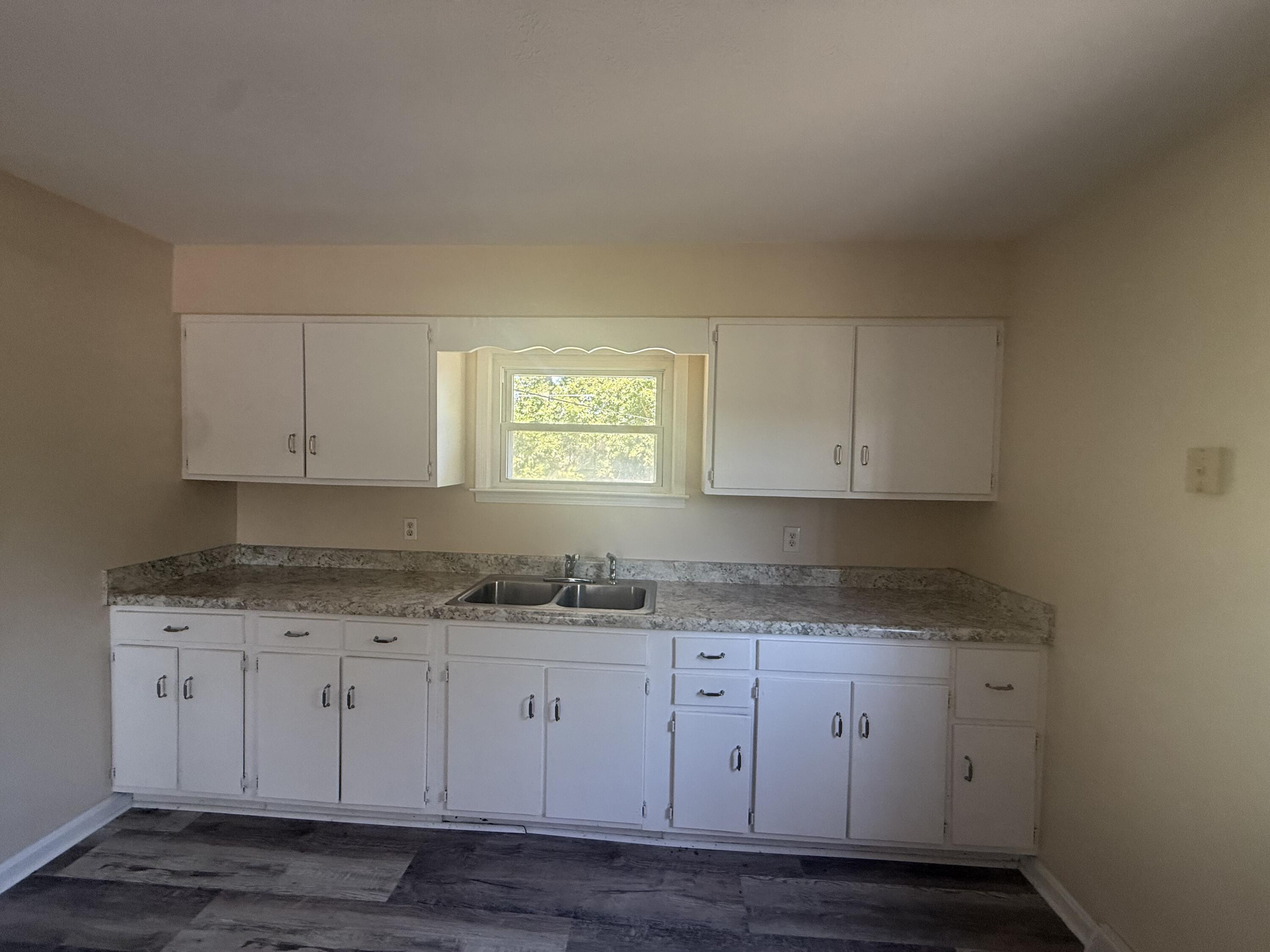 112 Woodford Avenue Property Photo 10
