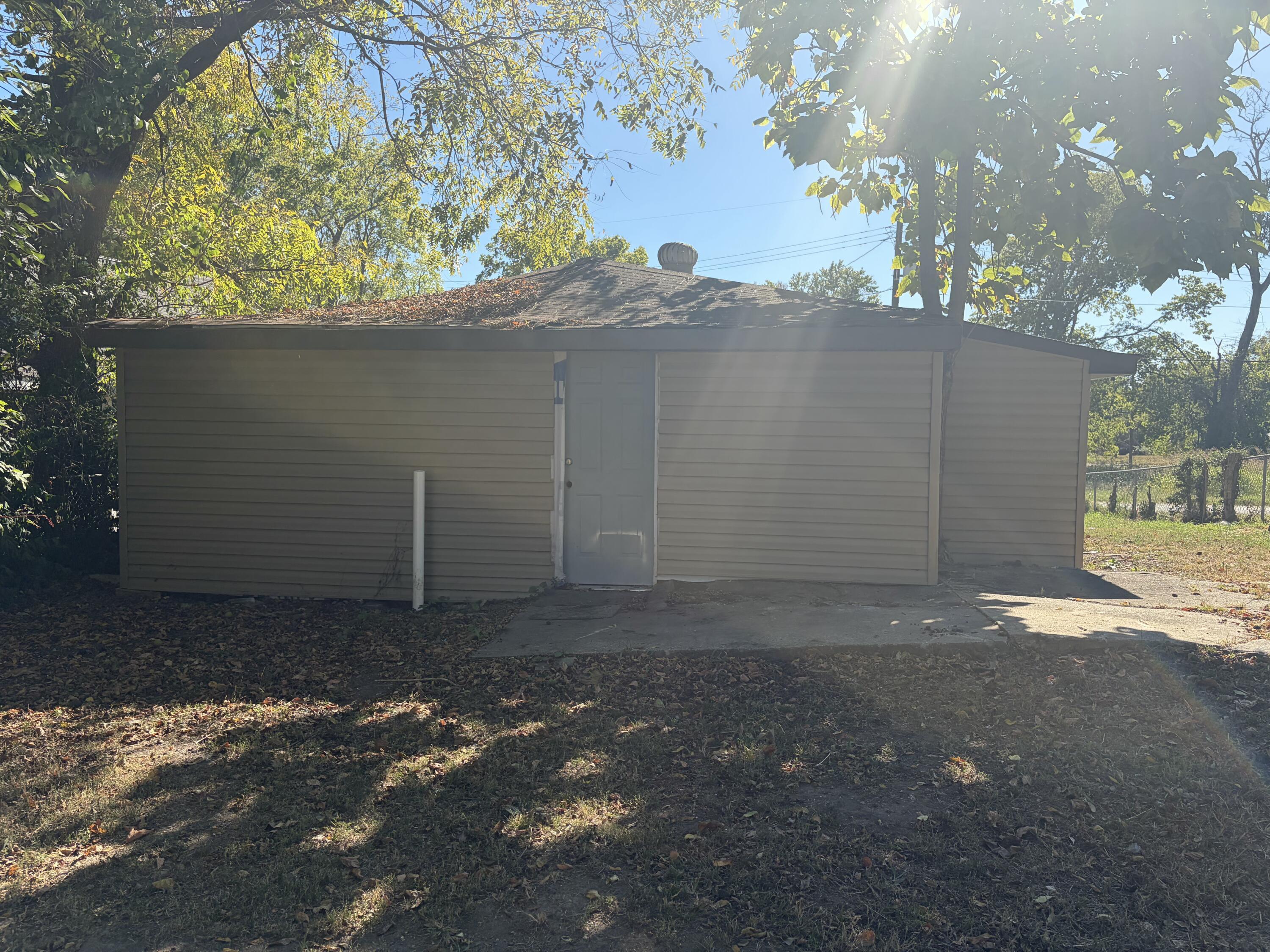 812 Younglove Street Property Photo 5