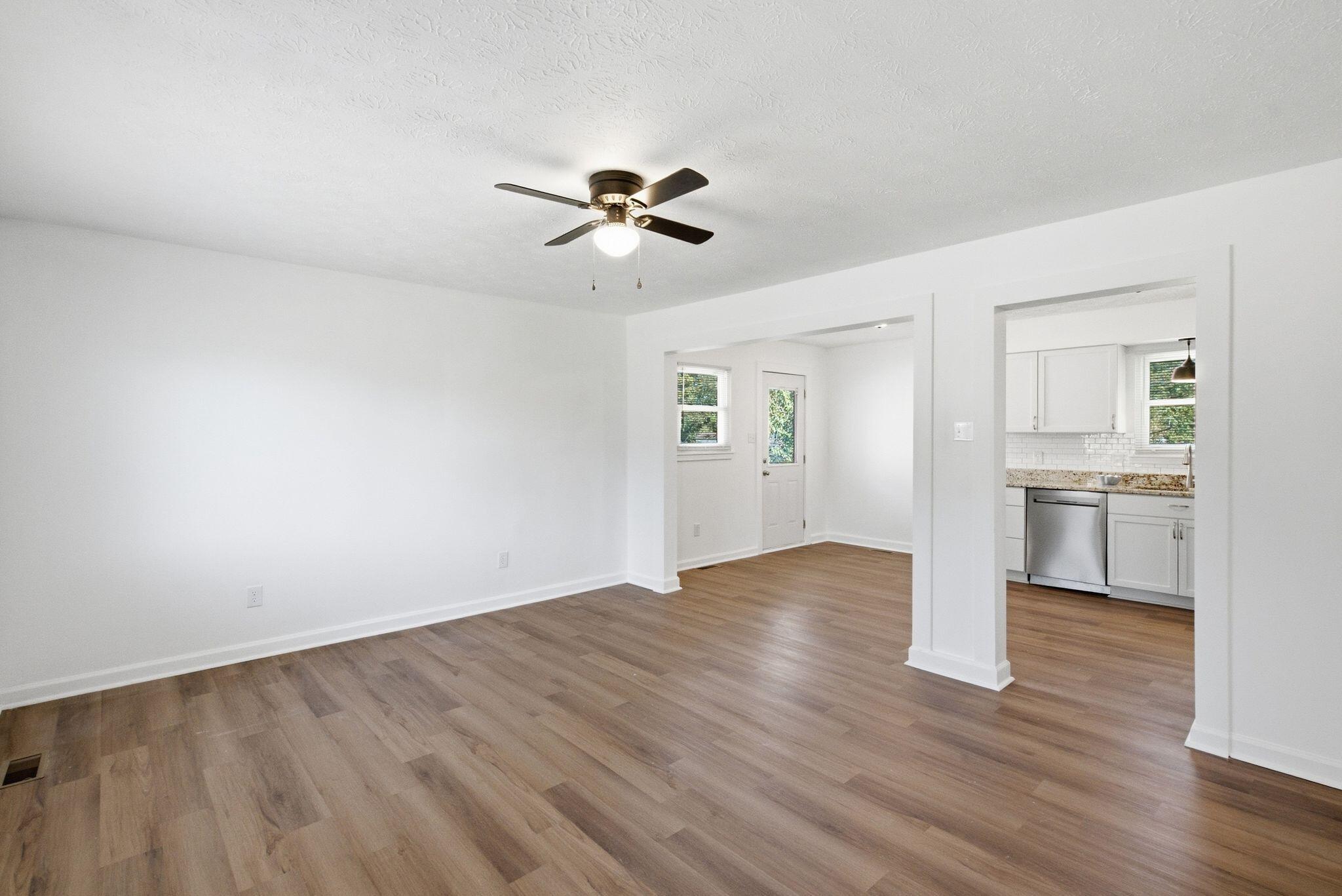 528 Foxwood Drive Property Photo 4