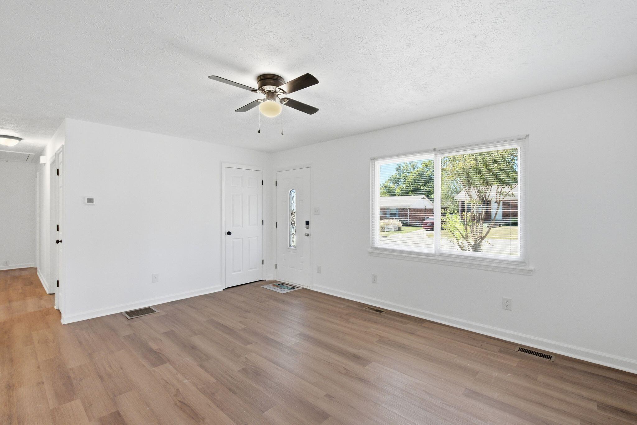528 Foxwood Drive Property Photo 6