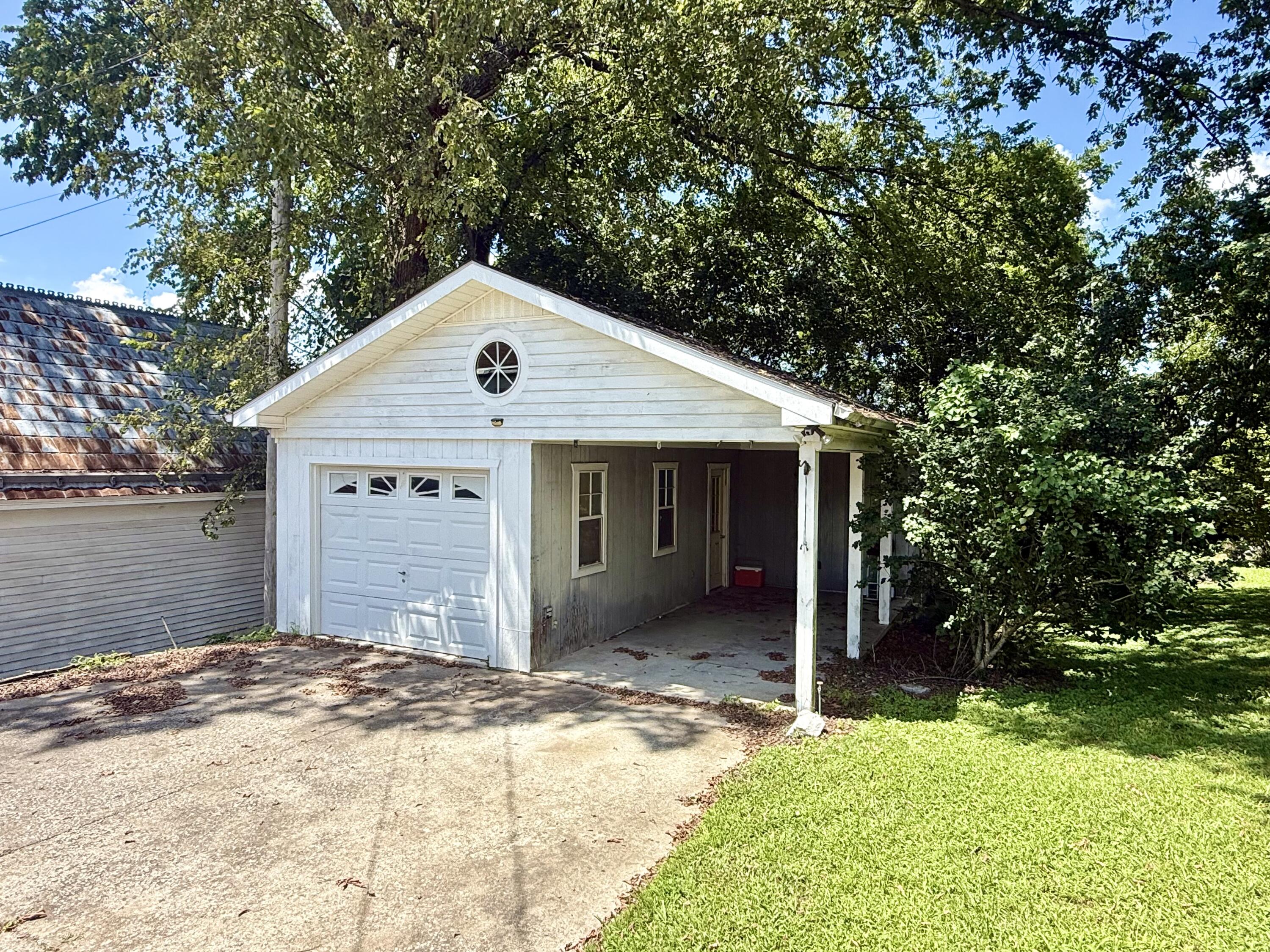 85 Main Street Property Photo 4