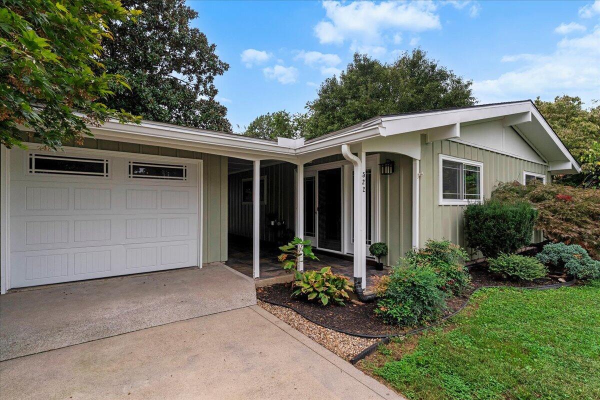 522 Parkside Drive Property Photo 3