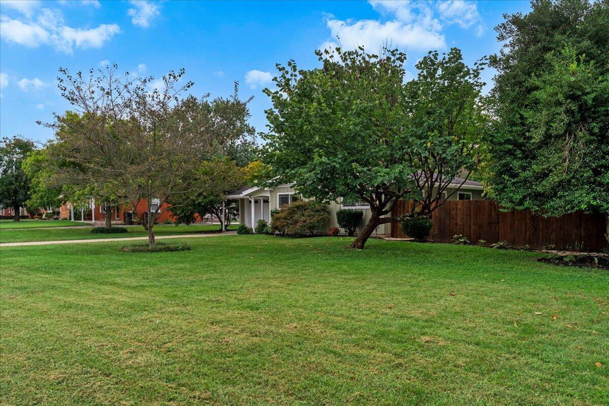 522 Parkside Drive Property Photo 8