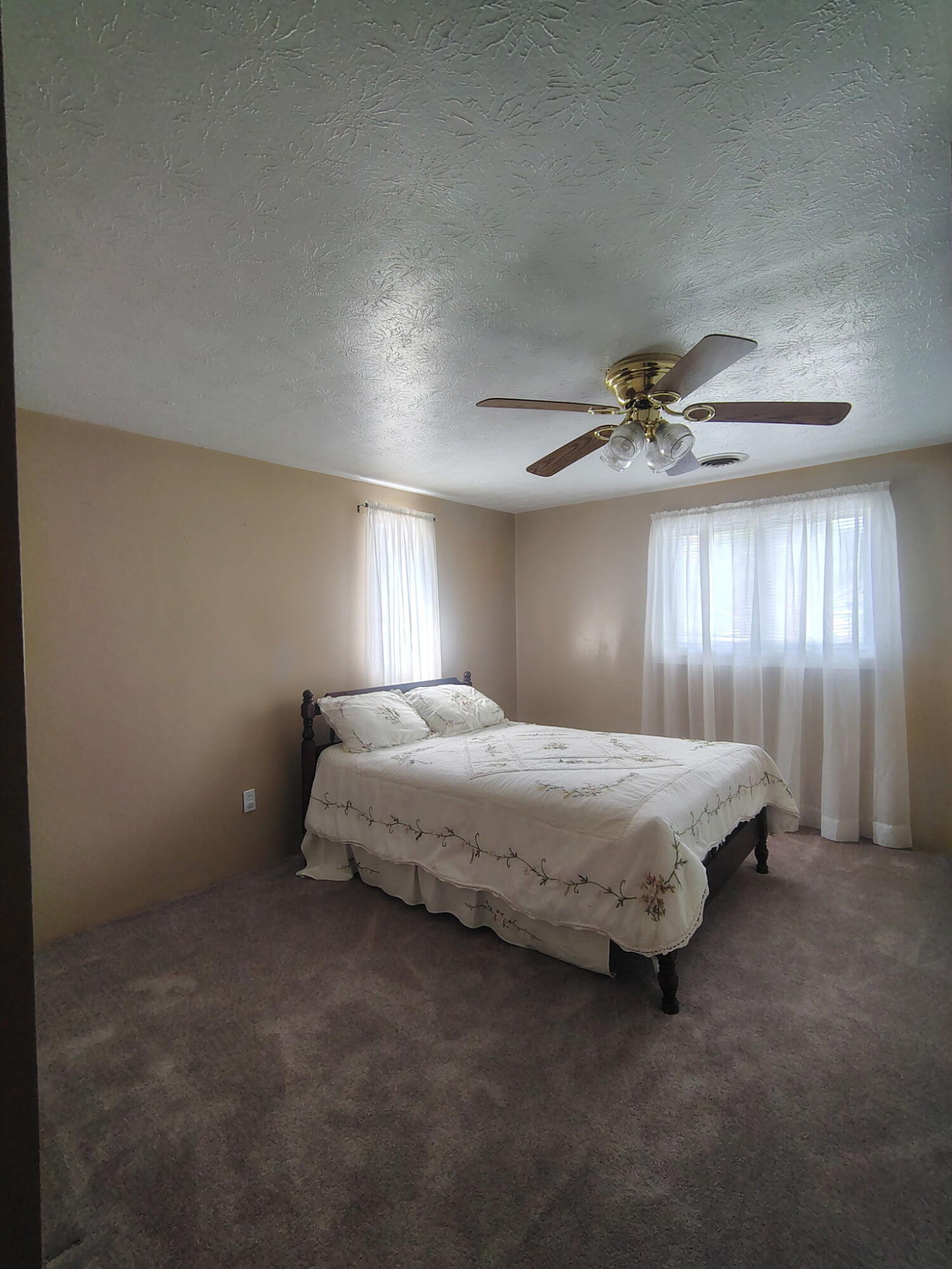 385 E Main Street Property Photo 17
