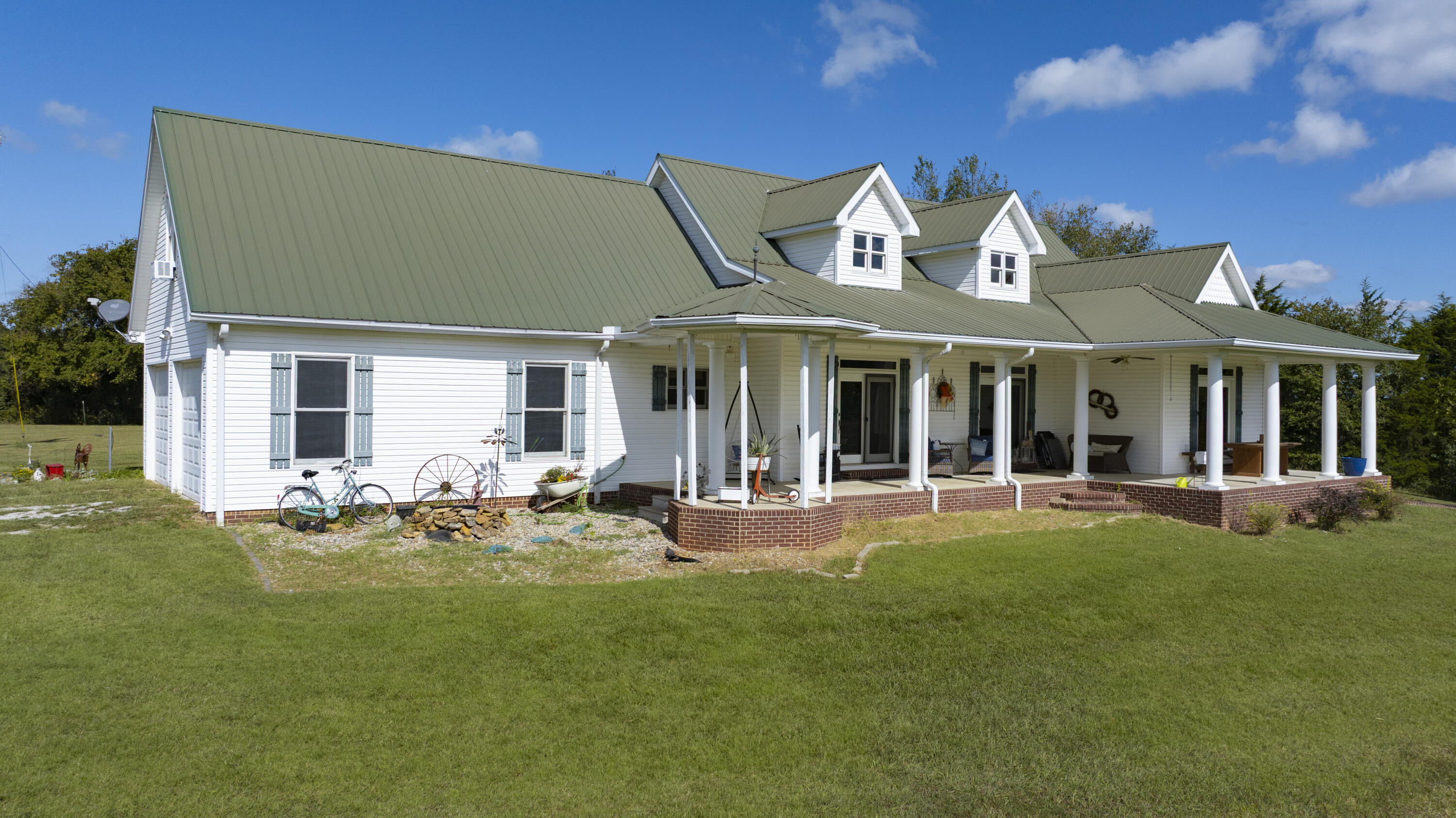 300 Mallard Drive Property Photo 2
