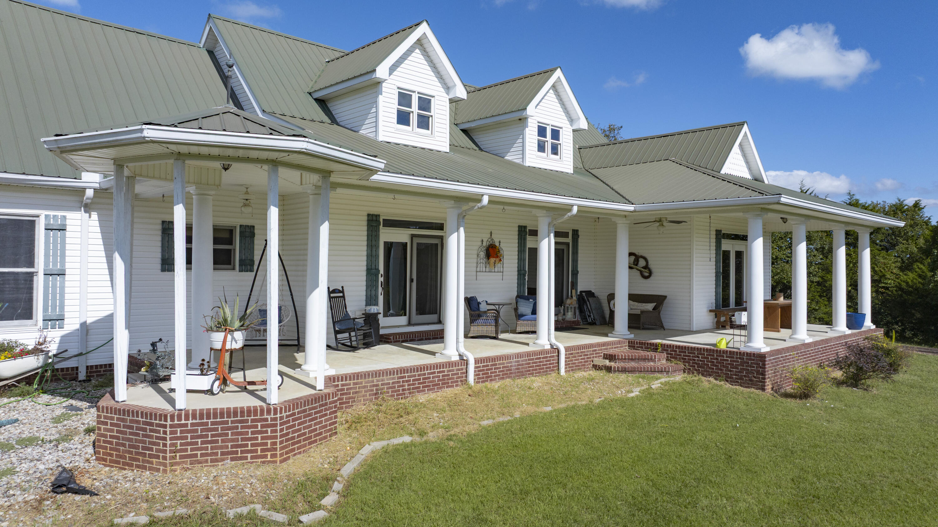 300 Mallard Drive Property Photo 4