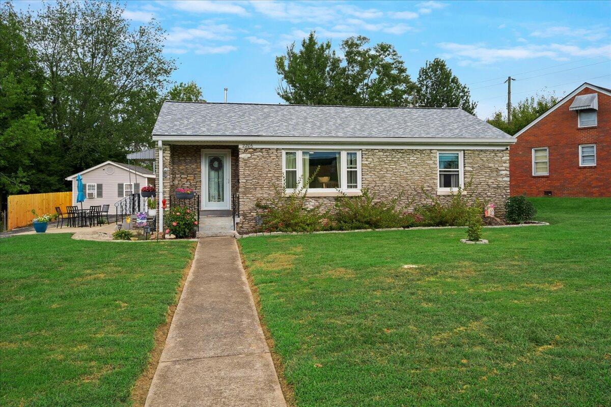 2206 Circle Drive Property Photo 1