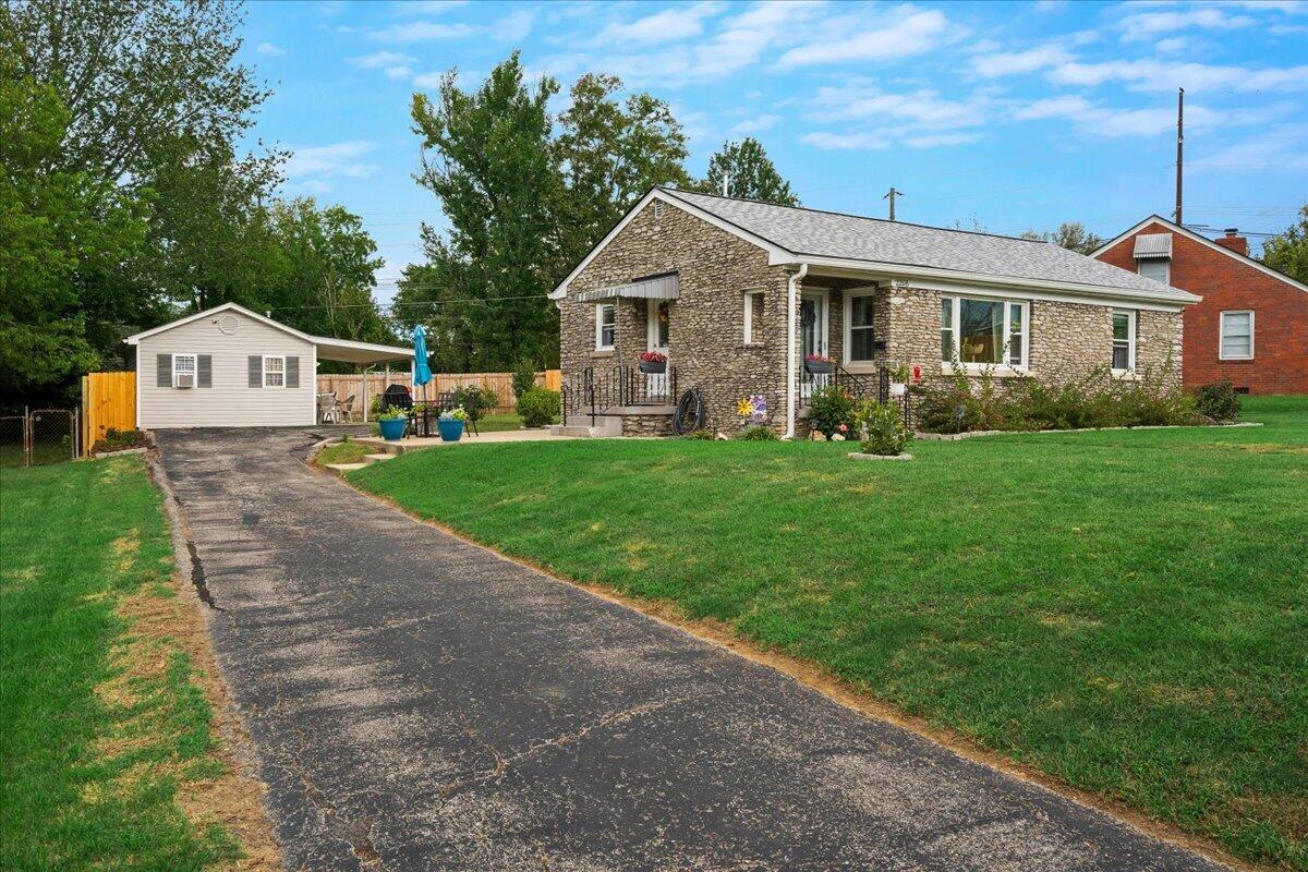 2206 Circle Drive Property Photo 2