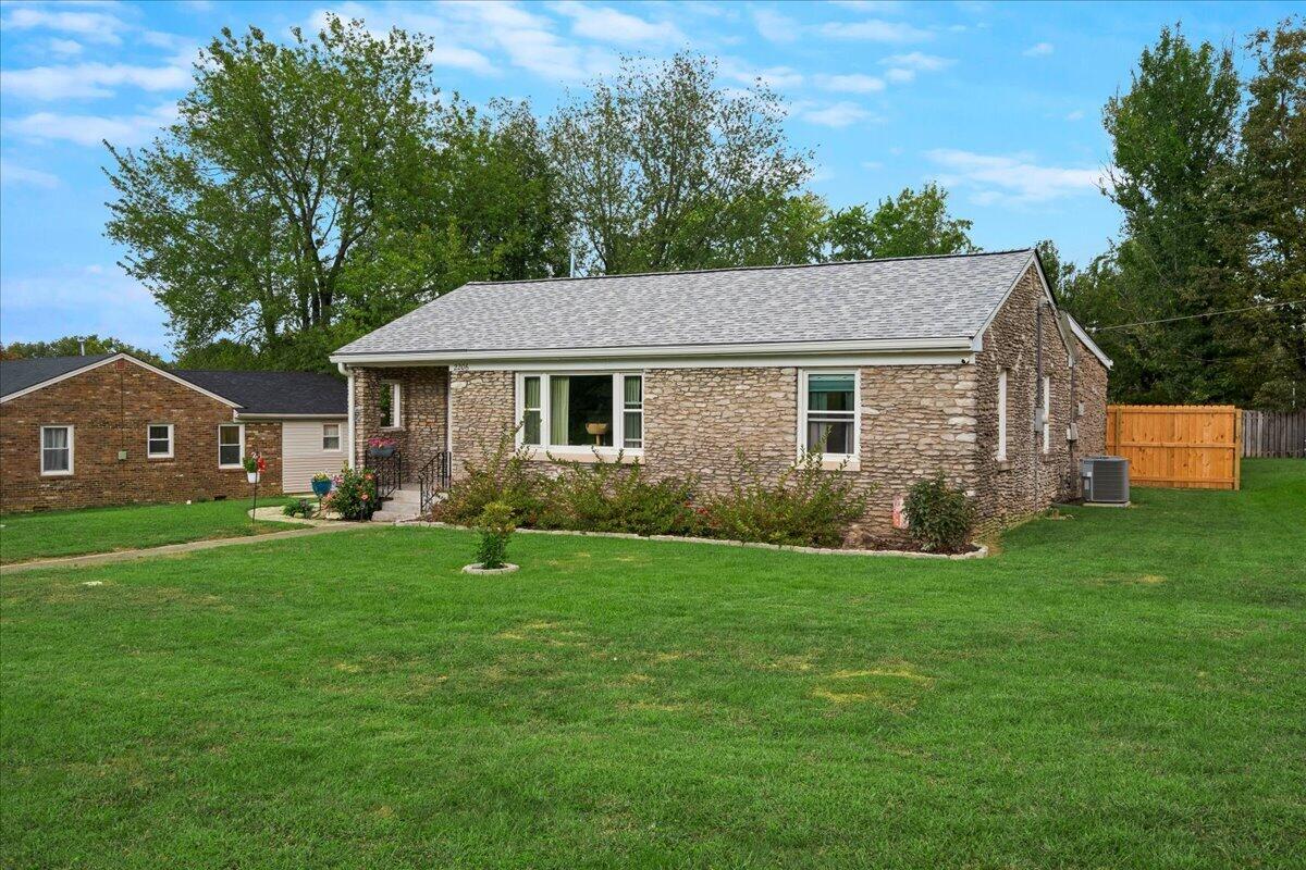 2206 Circle Drive Property Photo 3