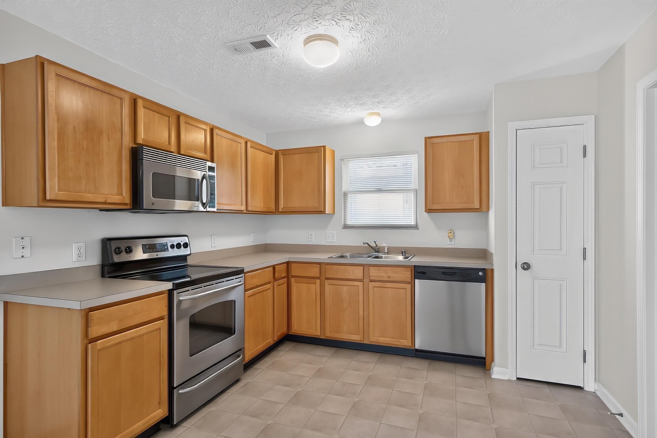 1033 Lemon Rue Way Property Photo 10