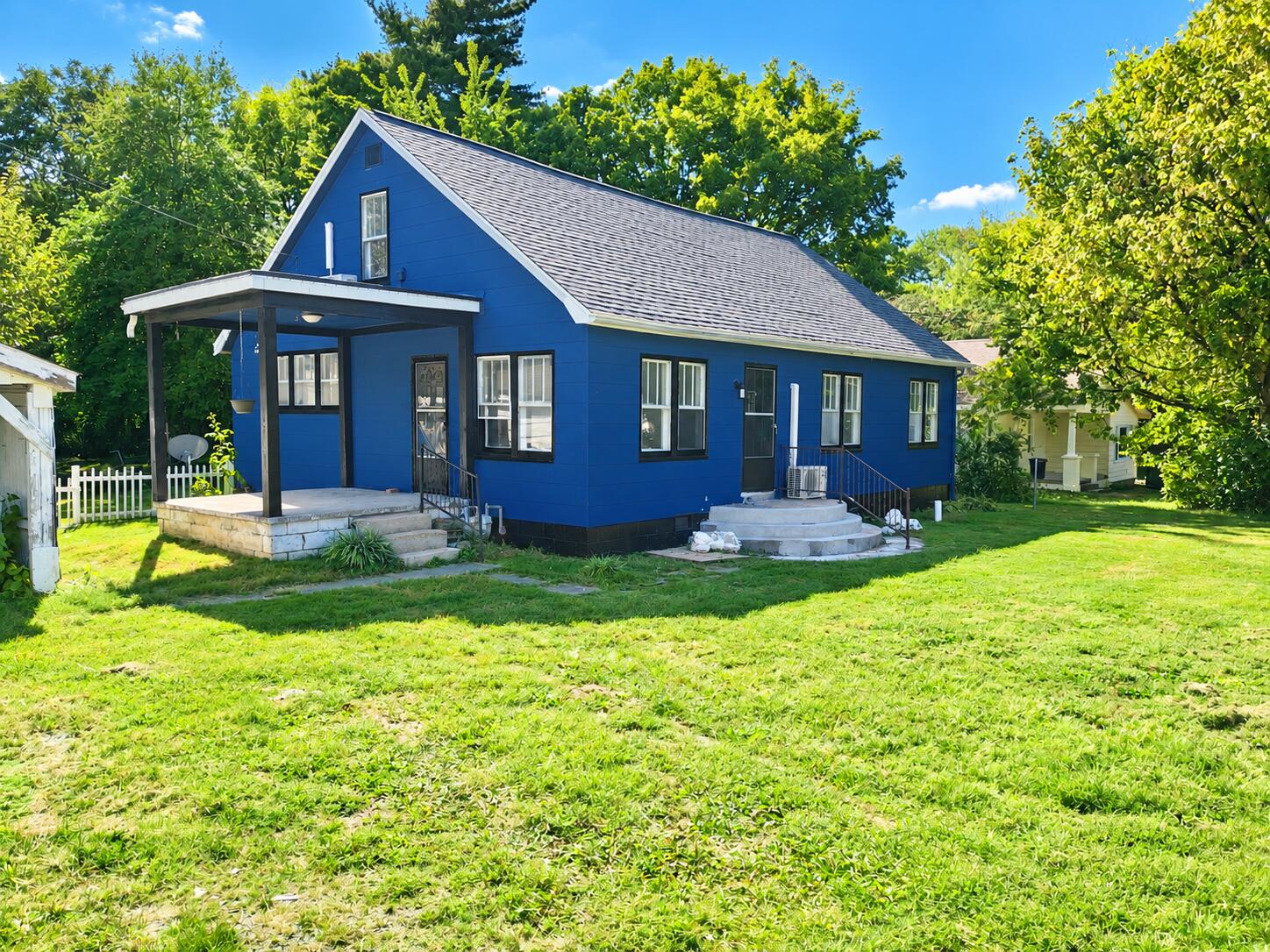 505 Columbus Street Property Photo 2