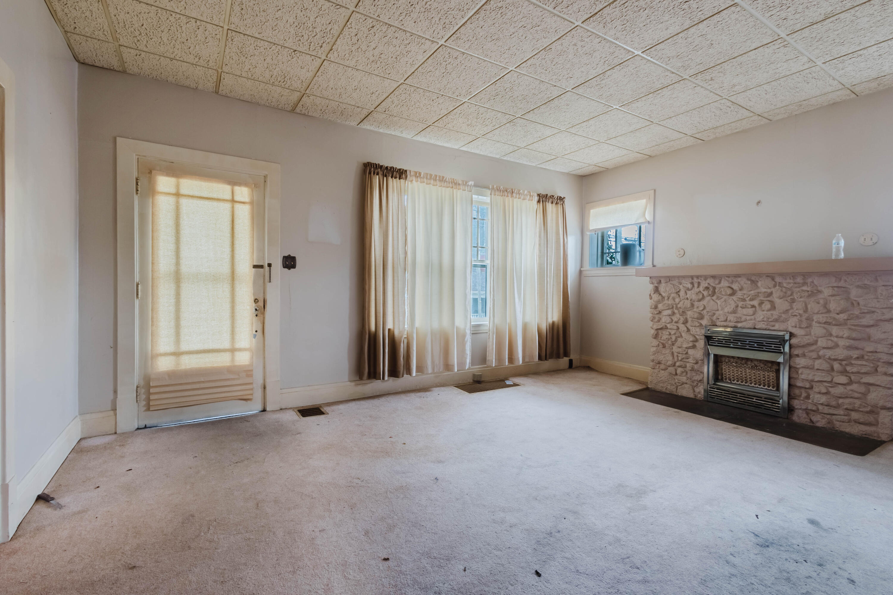 326 W Lexington Avenue Property Photo 7