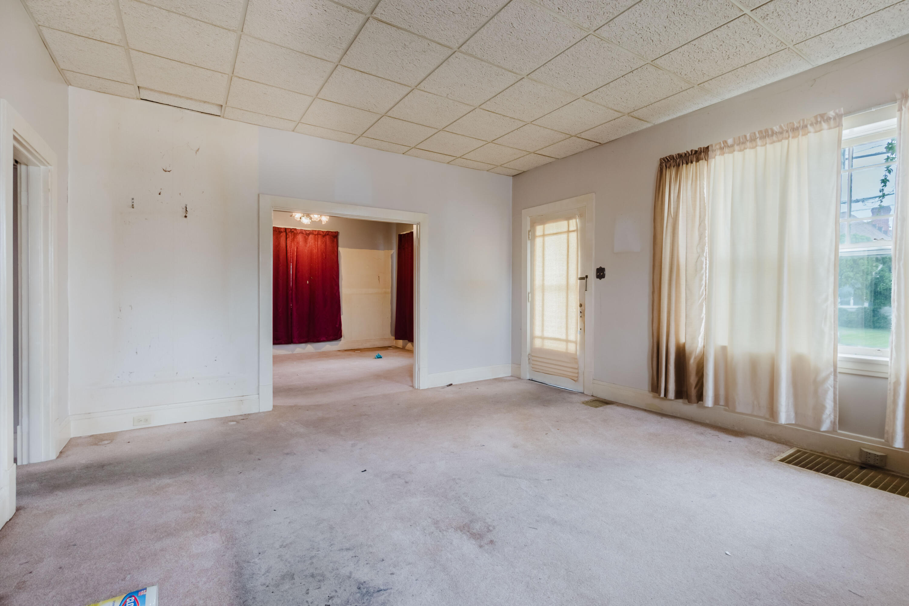 326 W Lexington Avenue Property Photo 8