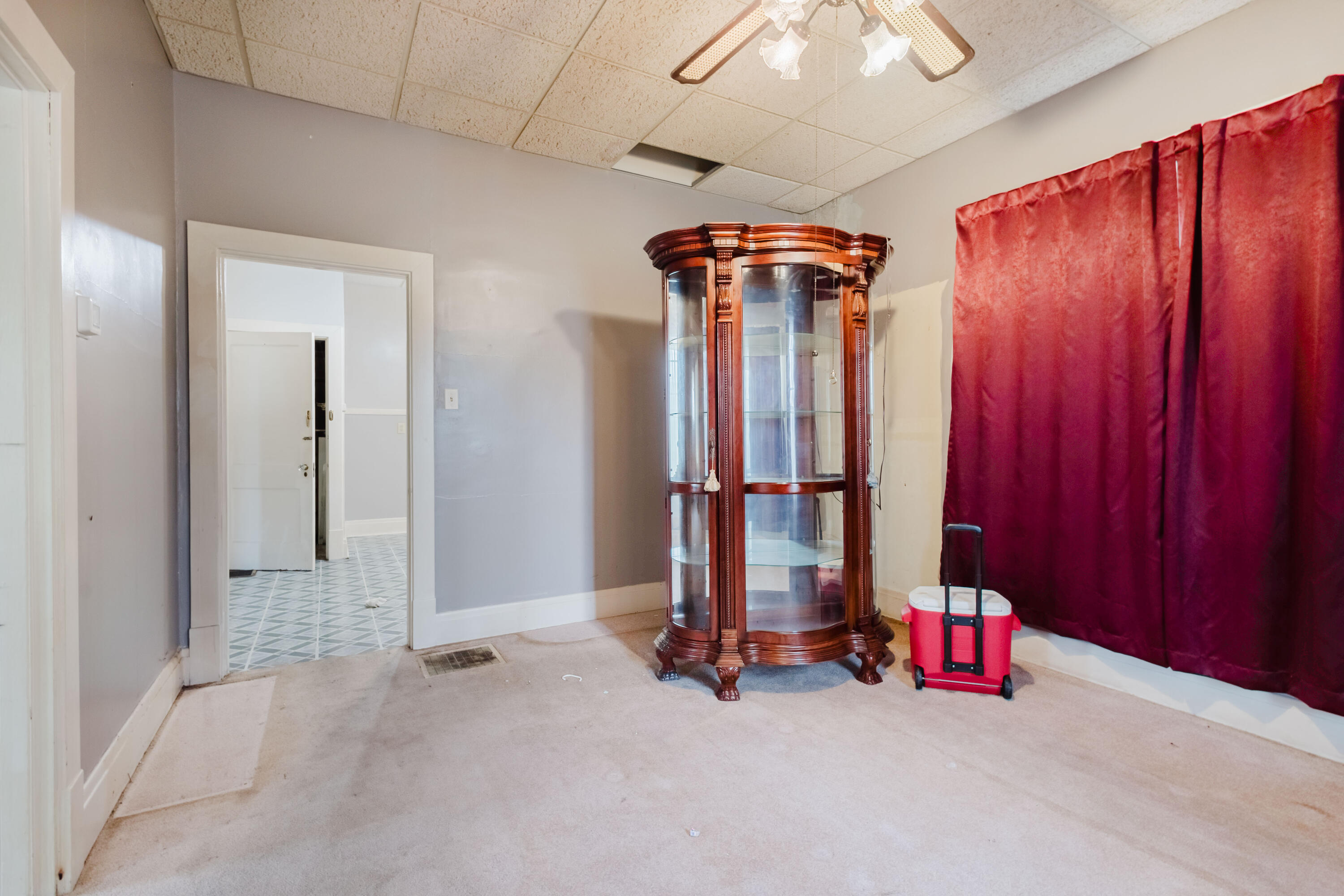 326 W Lexington Avenue Property Photo 11