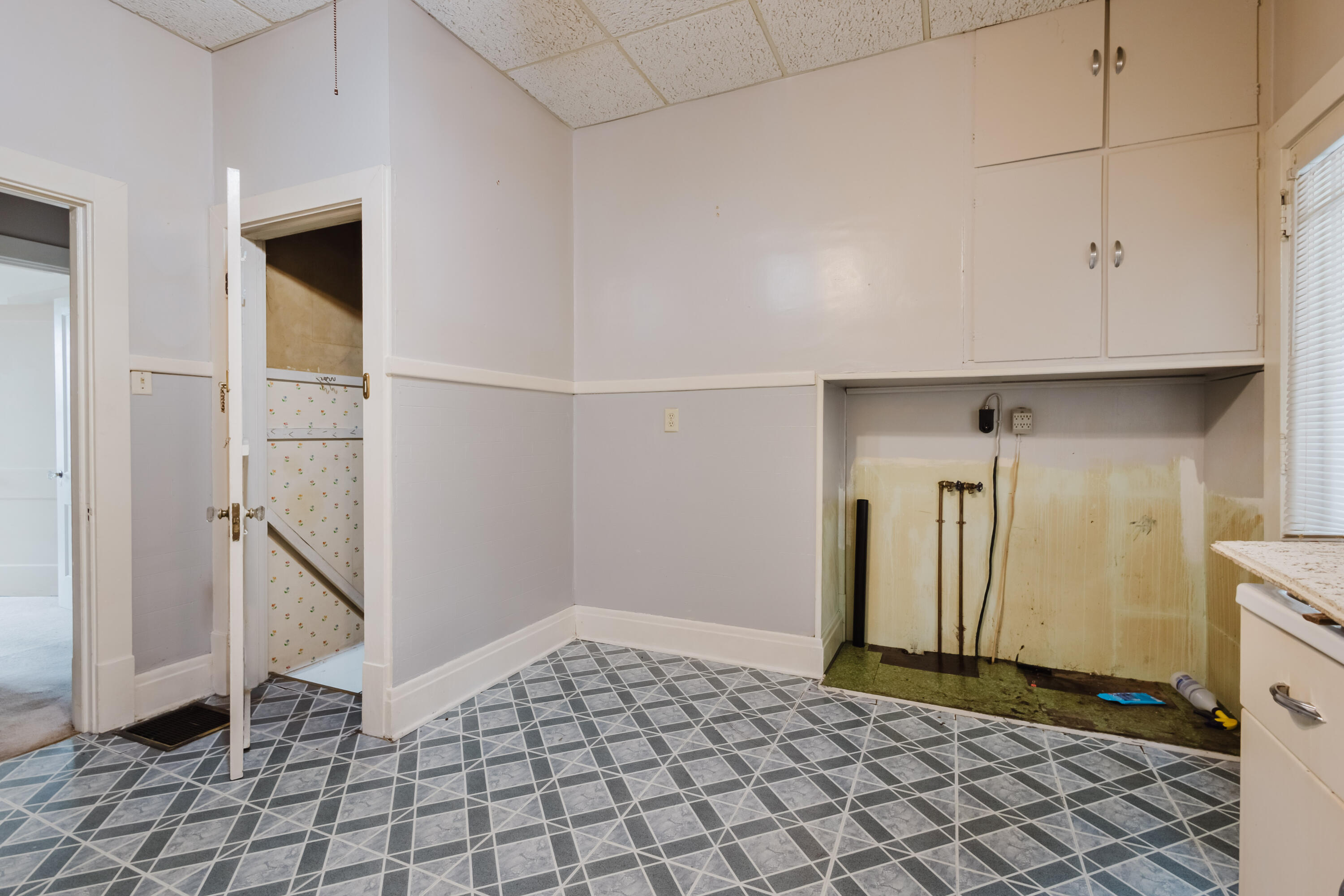 326 W Lexington Avenue Property Photo 14