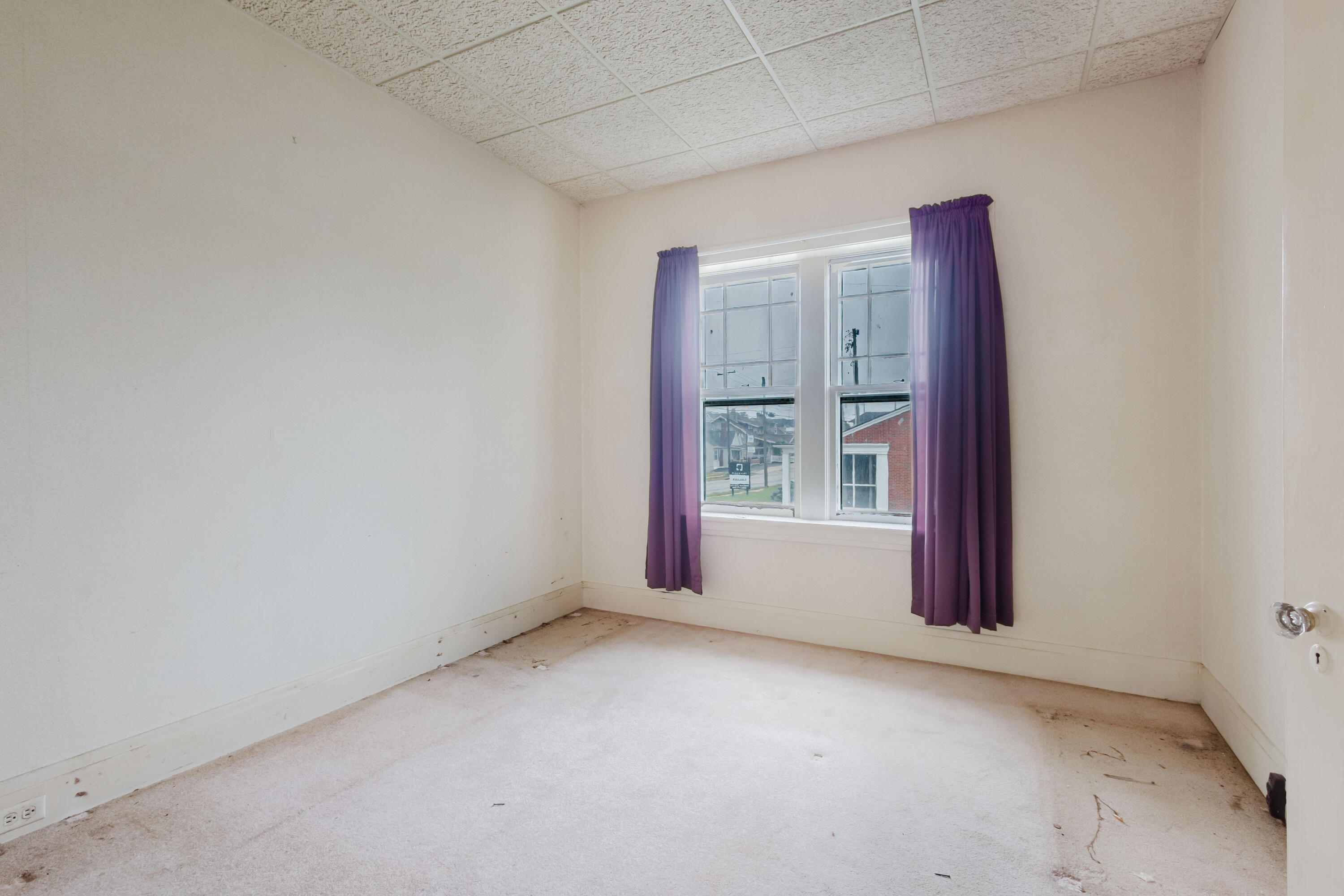 326 W Lexington Avenue Property Photo 17