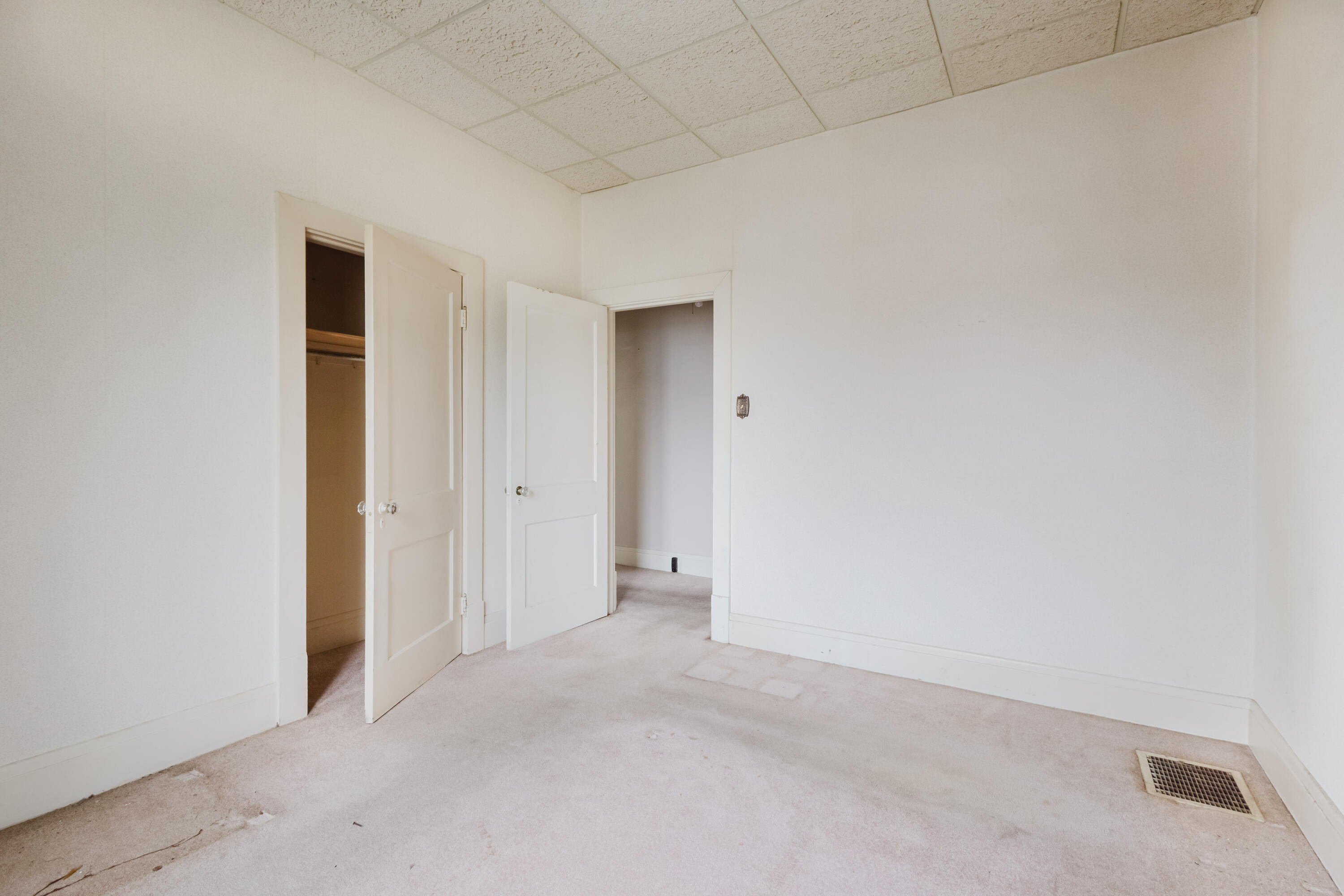 326 W Lexington Avenue Property Photo 19