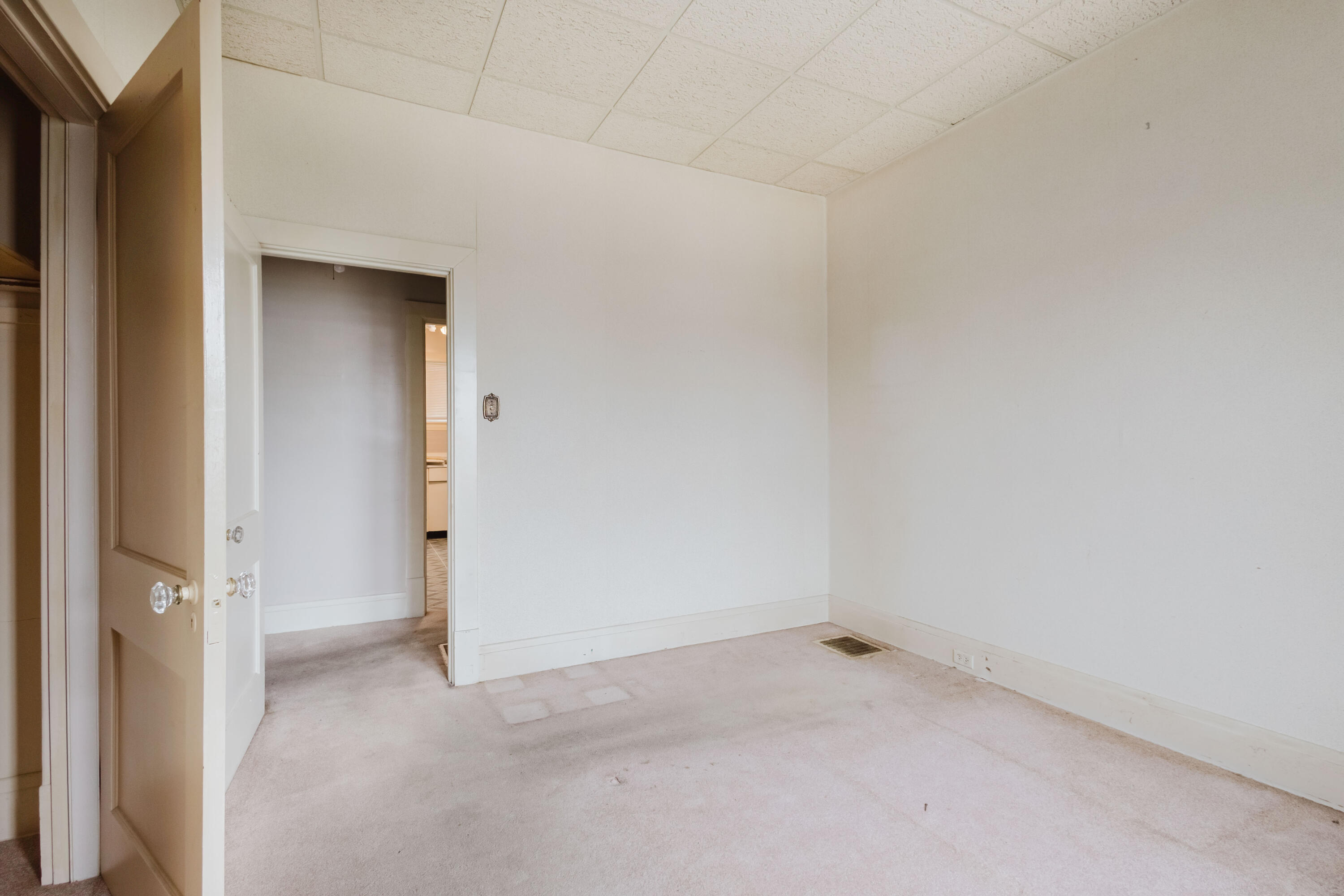 326 W Lexington Avenue Property Photo 20