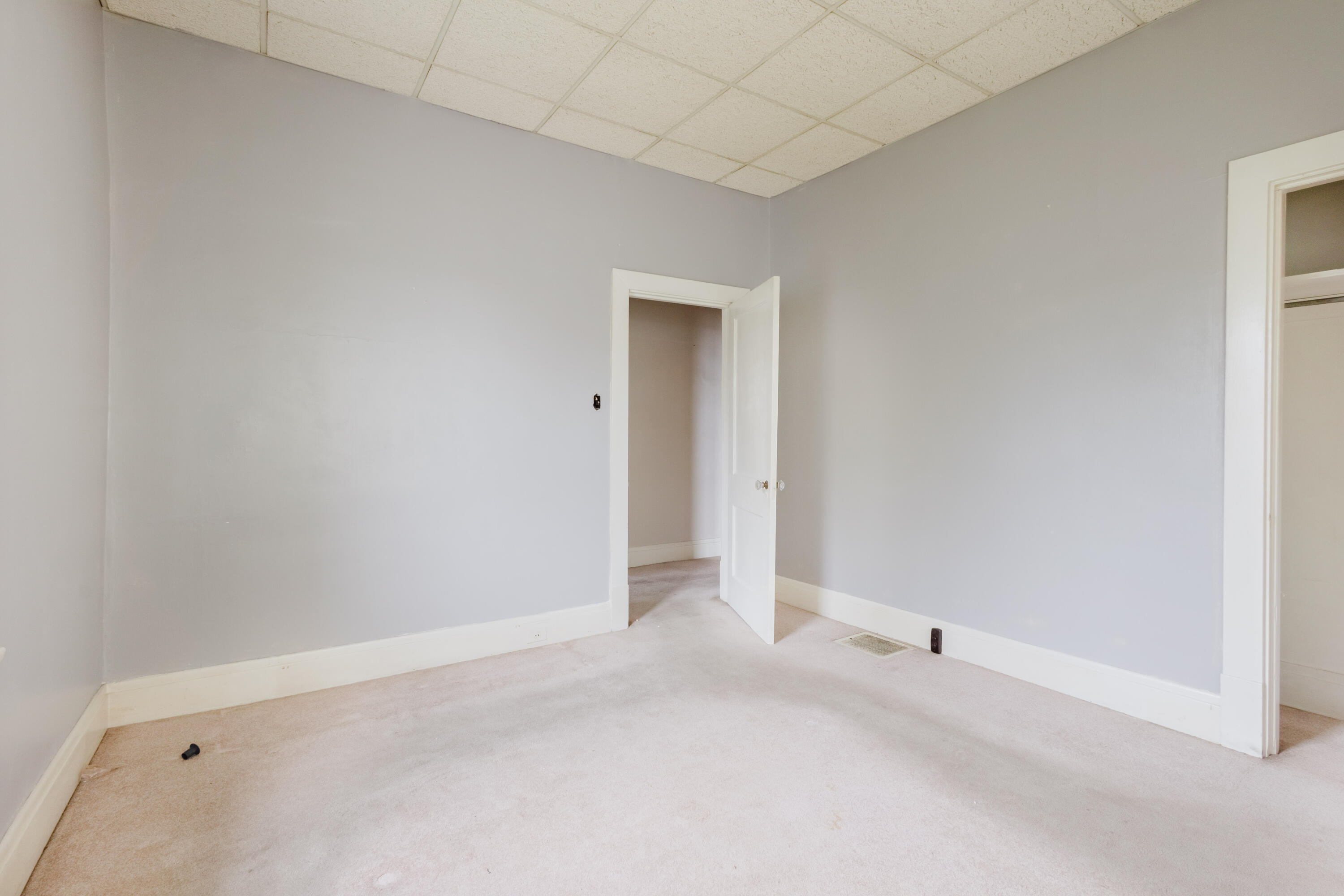 326 W Lexington Avenue Property Photo 23