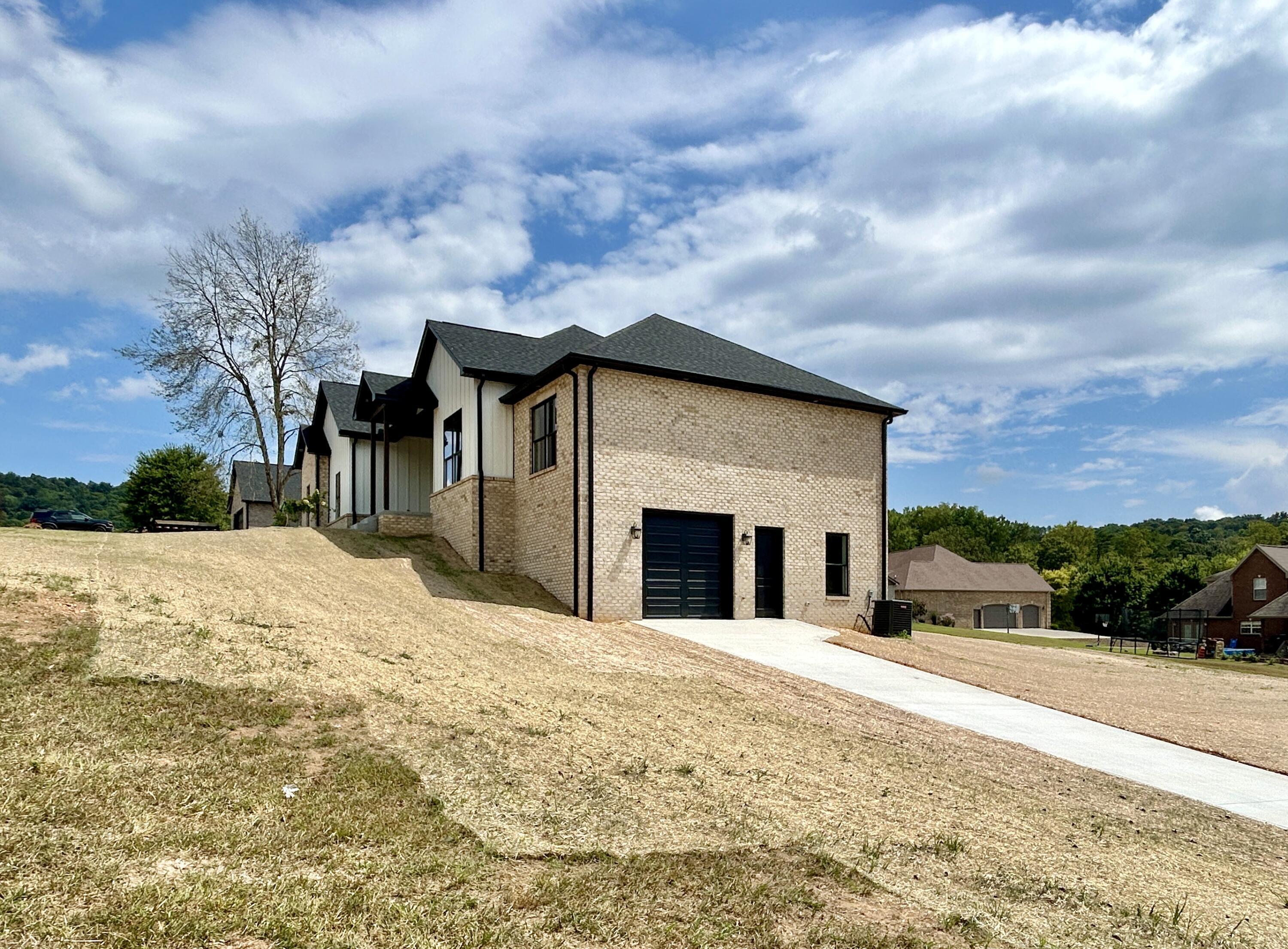 442 Woods Edge Drive Property Photo 3