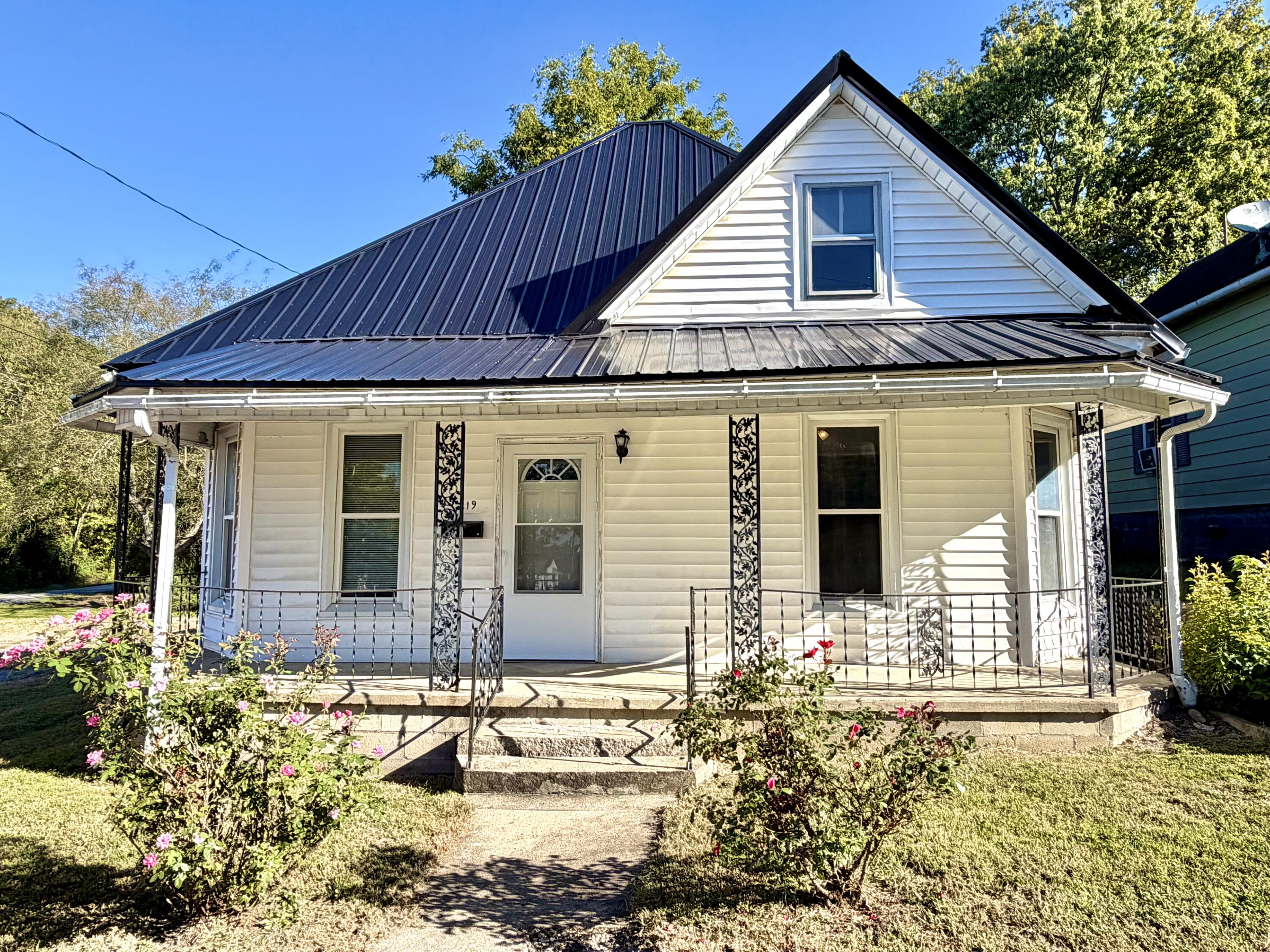 219 E North Street Property Photo 1