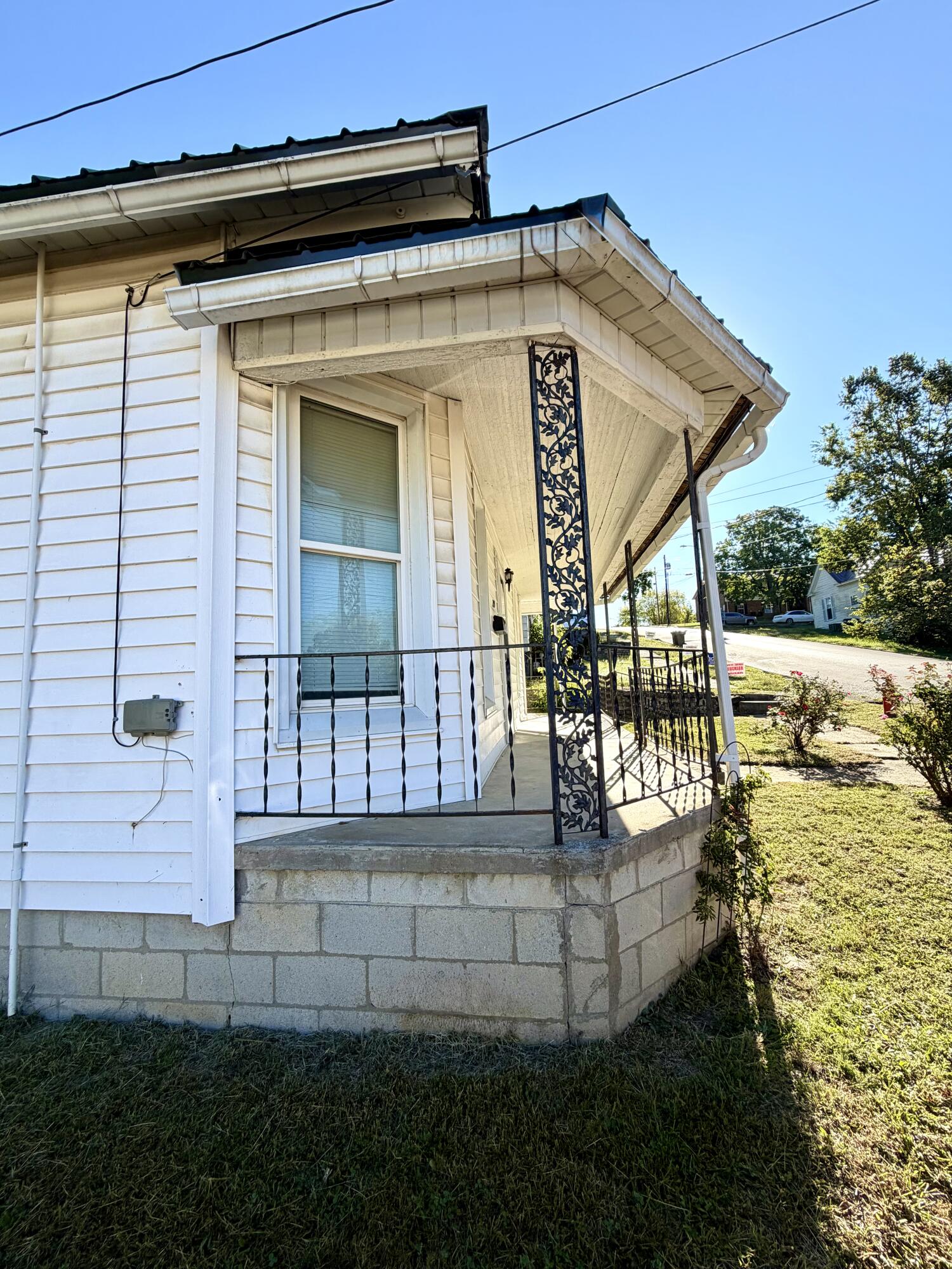 219 E North Street Property Photo 3