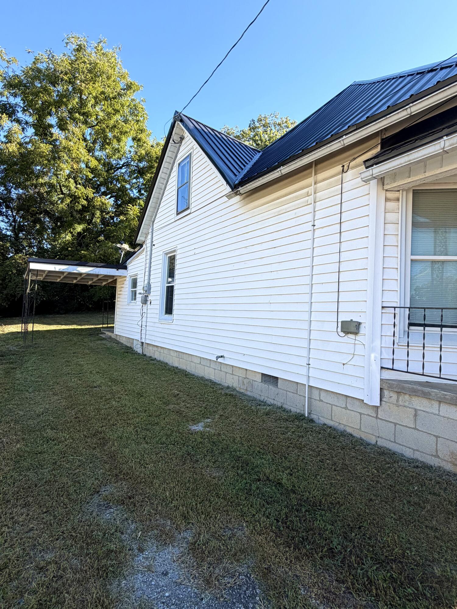 219 E North Street Property Photo 4