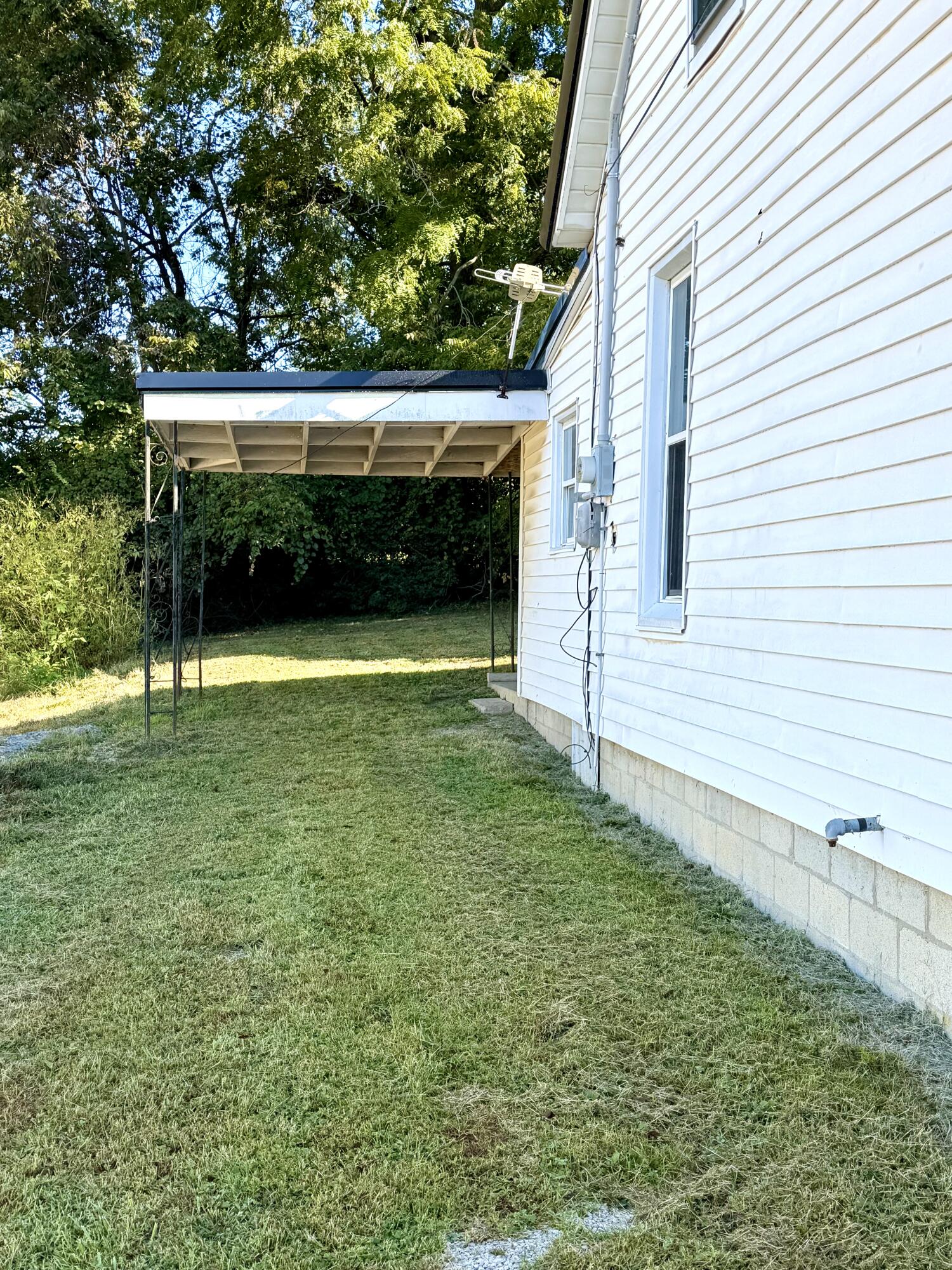 219 E North Street Property Photo 5