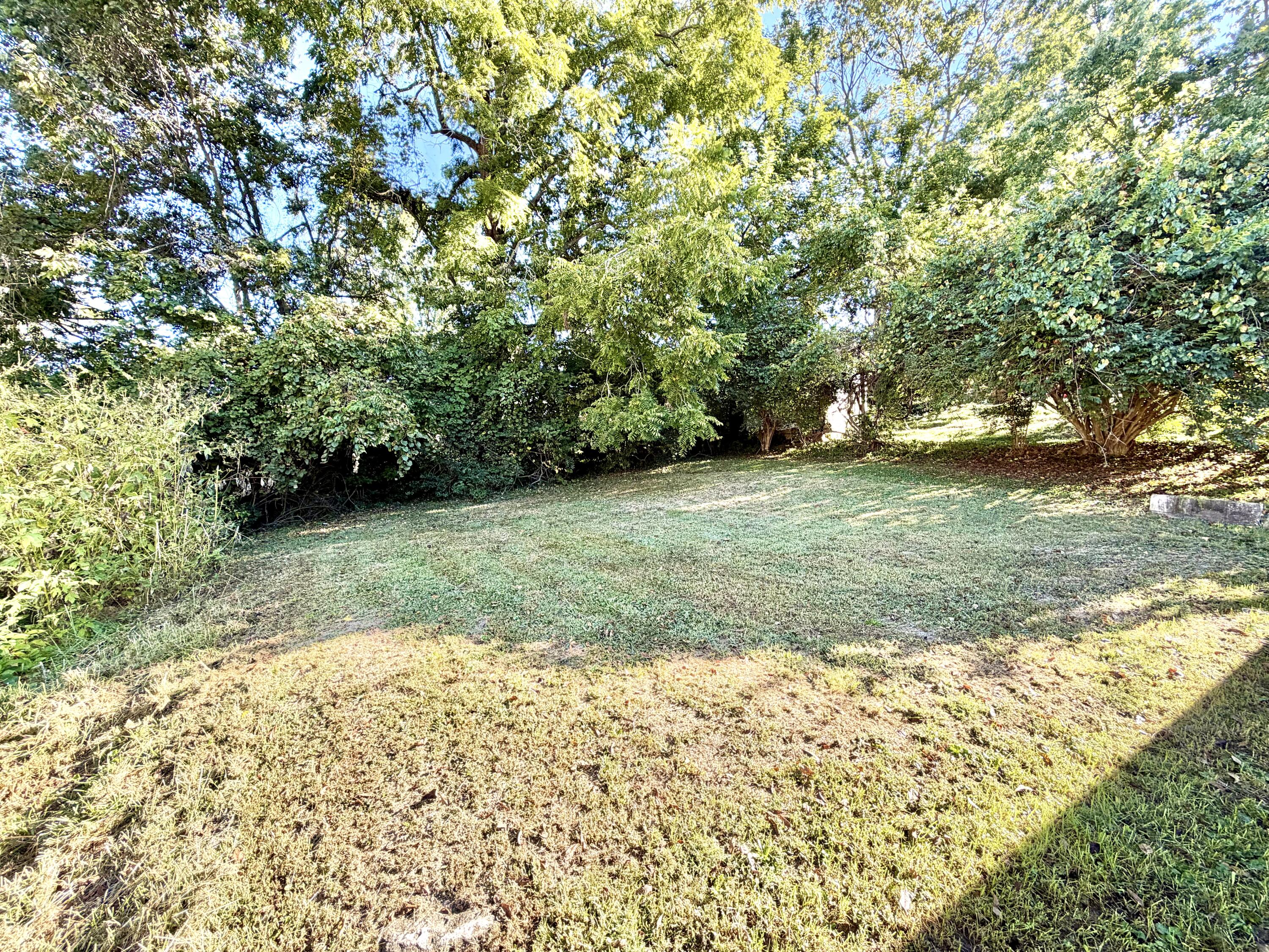 219 E North Street Property Photo 9