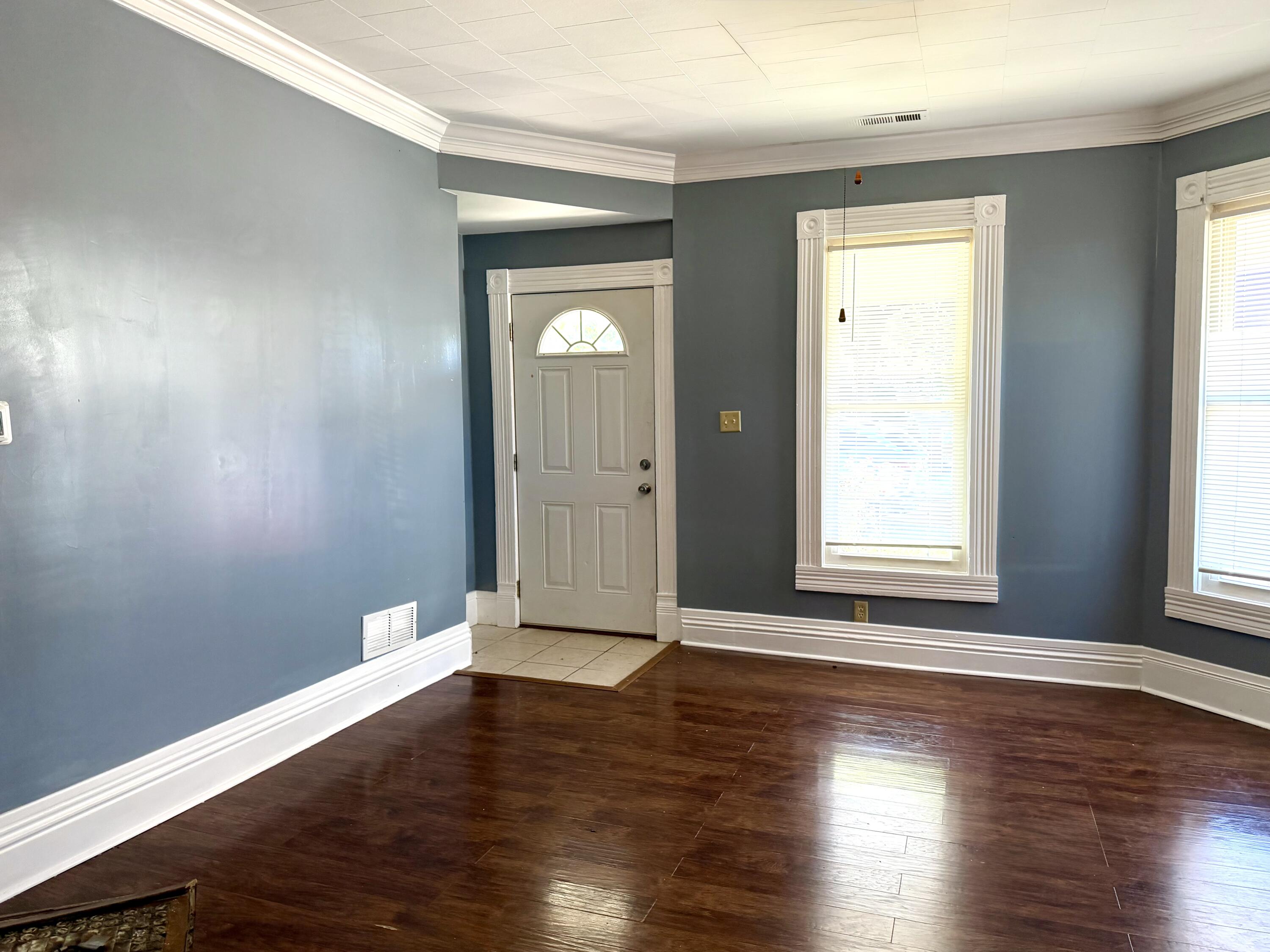 219 E North Street Property Photo 12