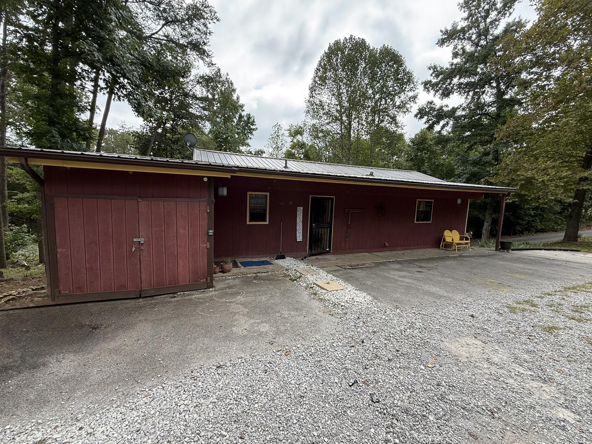 125 W Taxiway Drive Property Photo 2