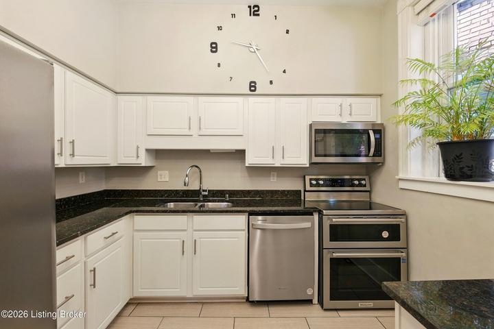 1025 S 1st Street Property Photo 8