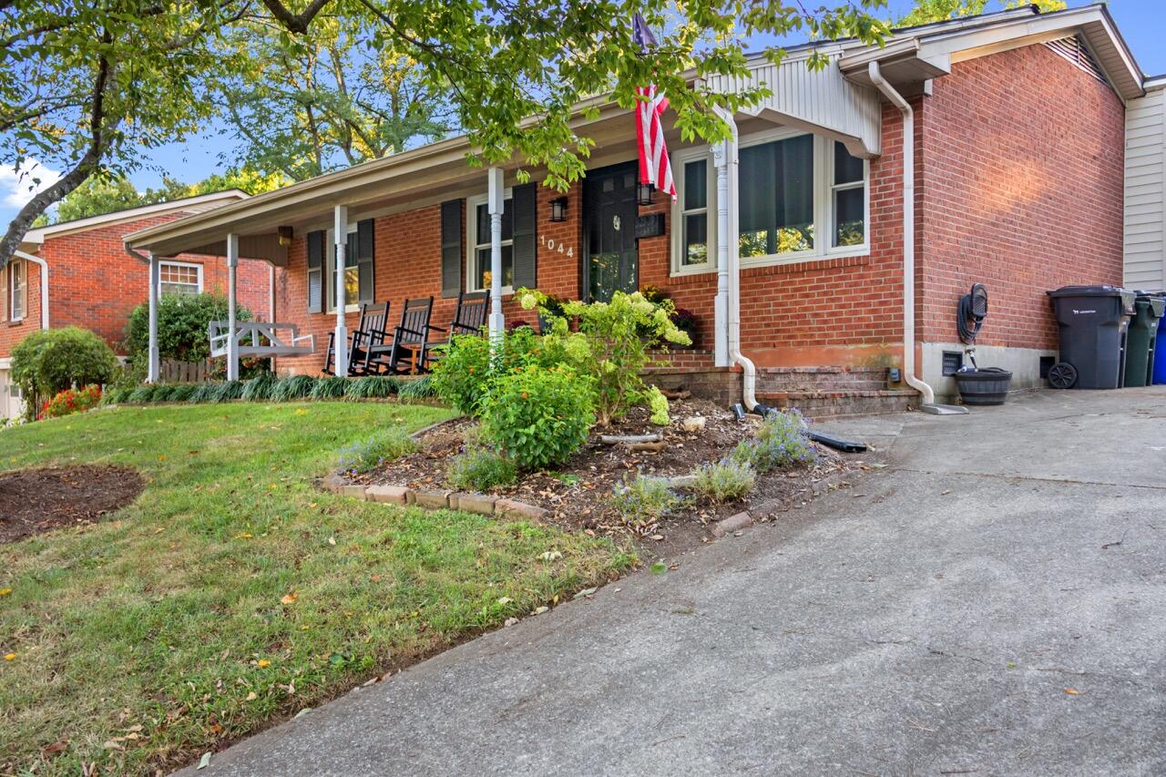 1044 Elmendorf Drive Property Photo 1