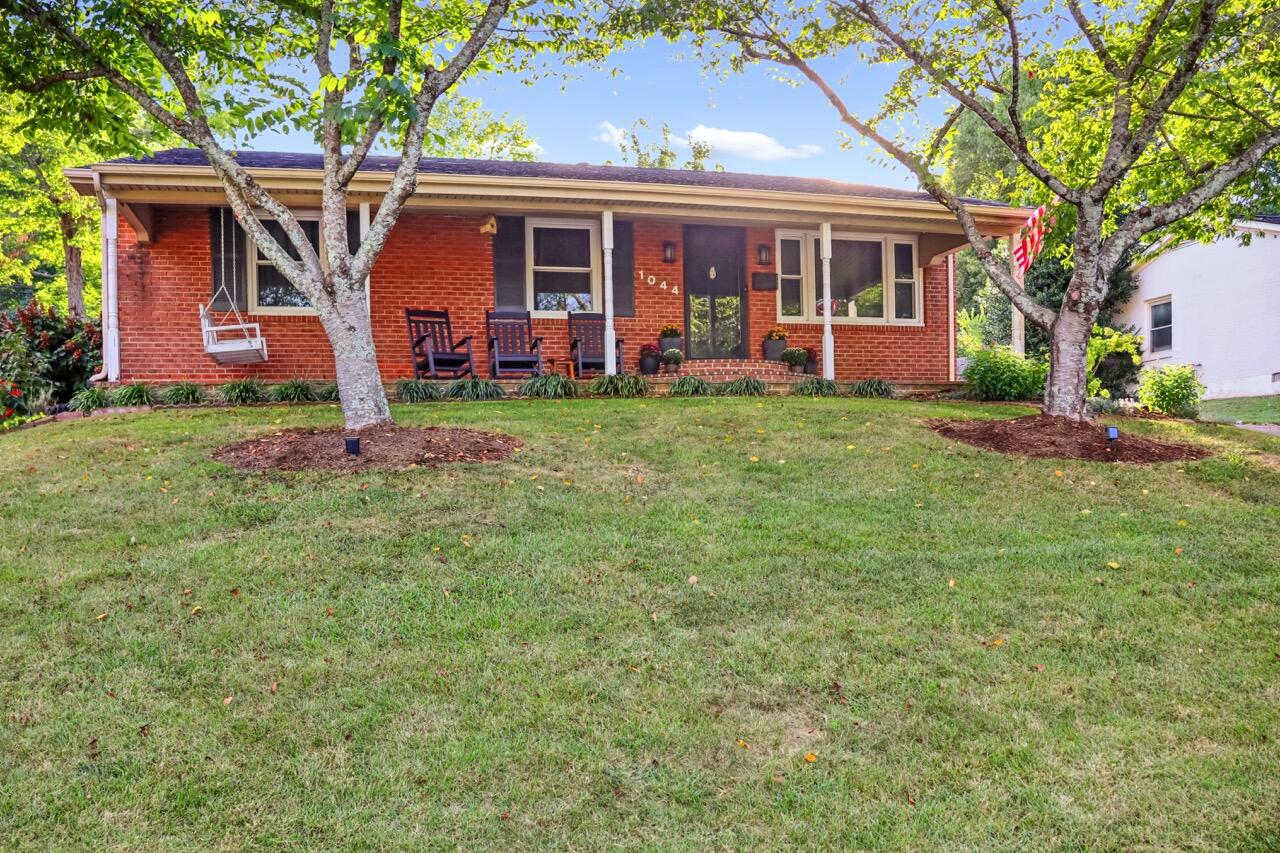 1044 Elmendorf Drive Property Photo 2