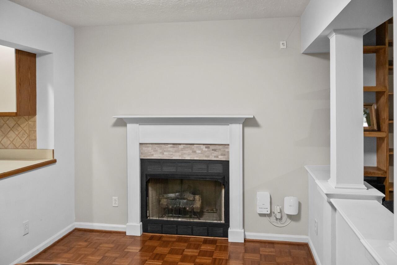 1044 Elmendorf Drive Property Photo 11