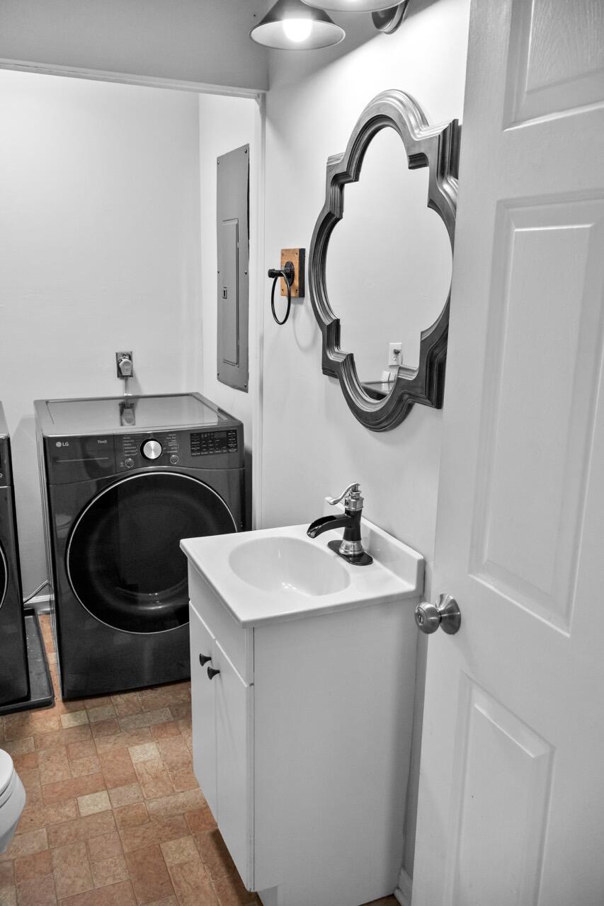 1044 Elmendorf Drive Property Photo 19