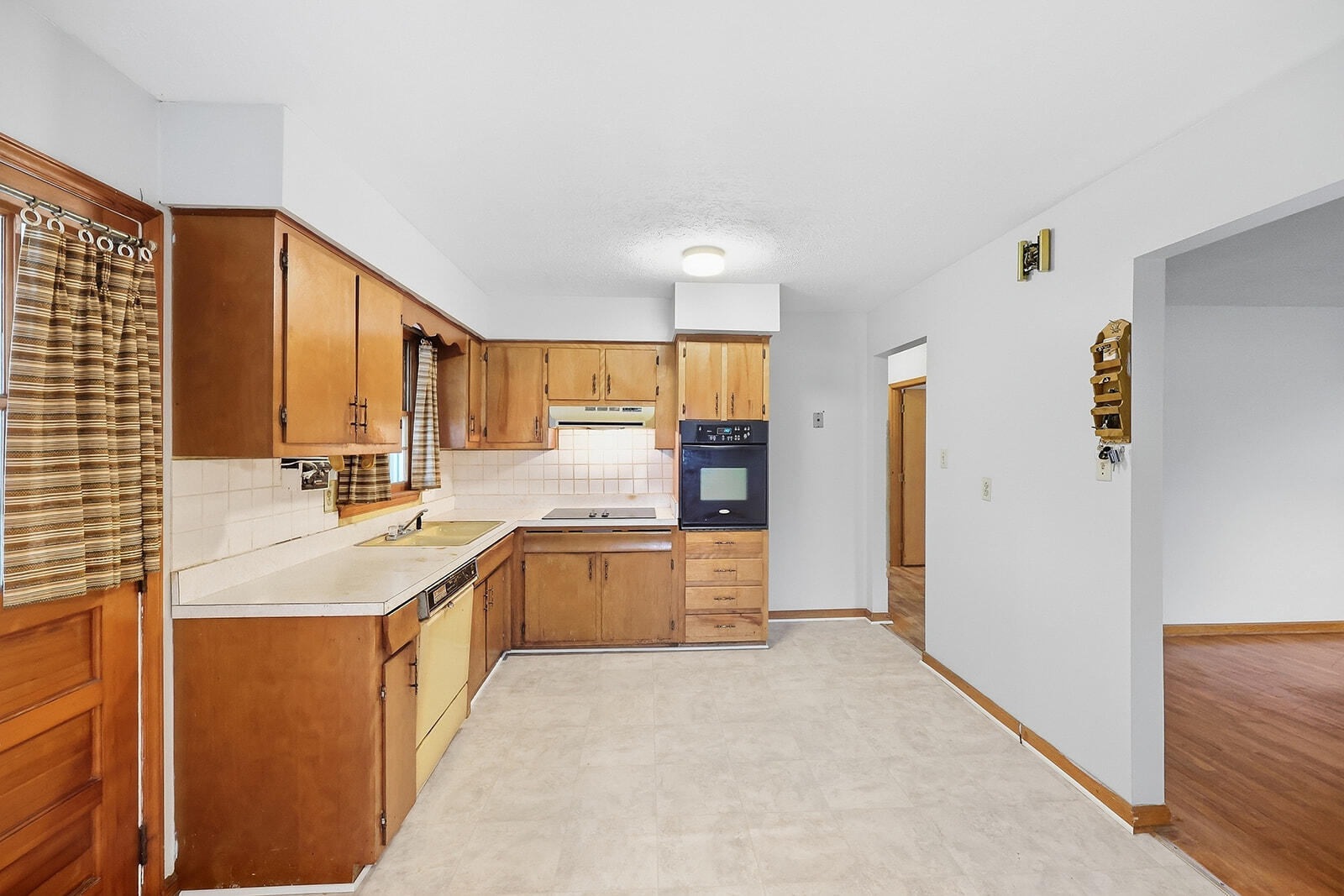 207 Lincoln Street Property Photo 3