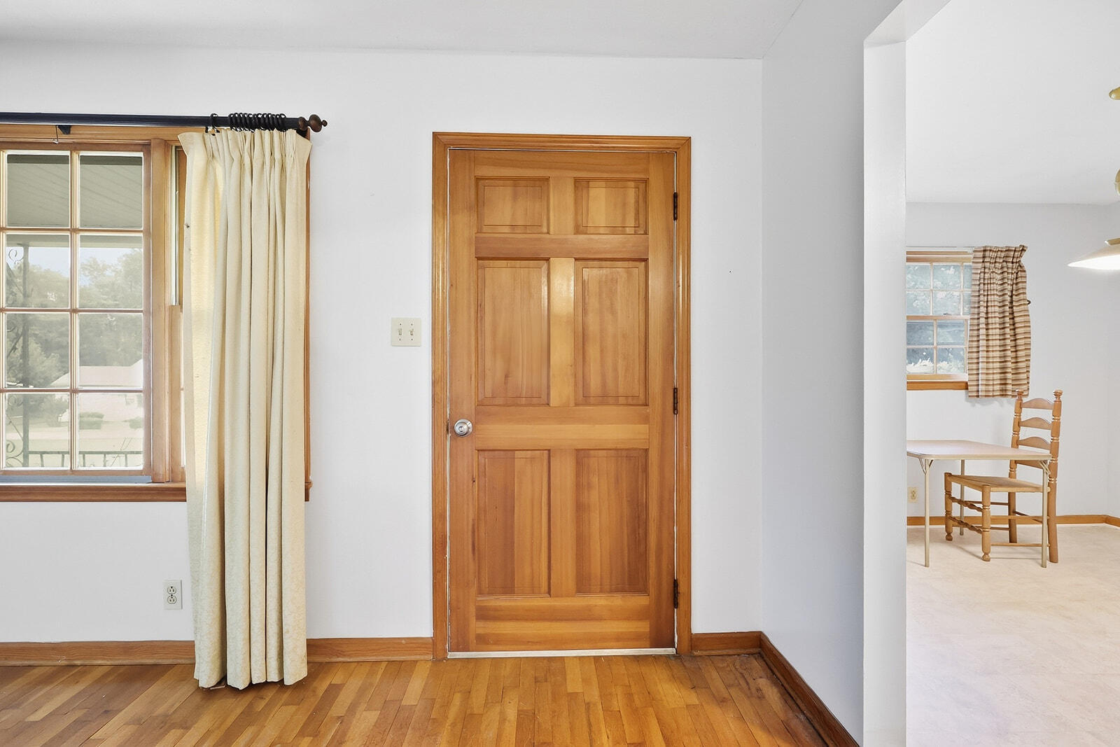 207 Lincoln Street Property Photo 5