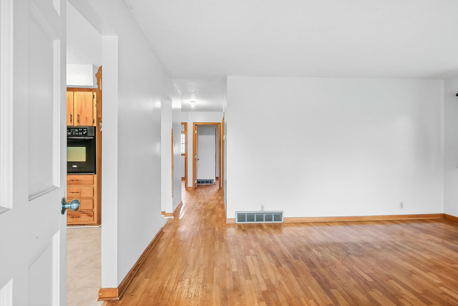 207 Lincoln Street Property Photo 6
