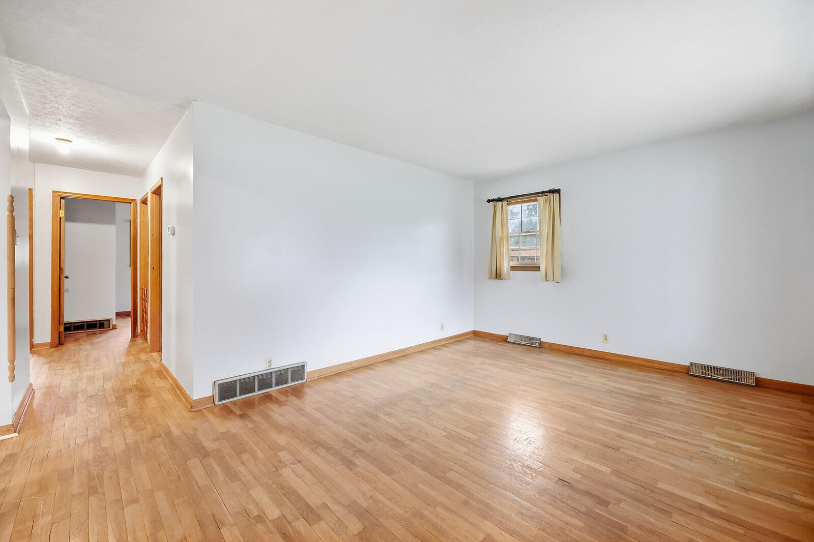 207 Lincoln Street Property Photo 7