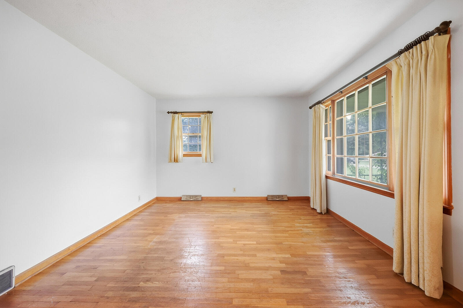 207 Lincoln Street Property Photo 8