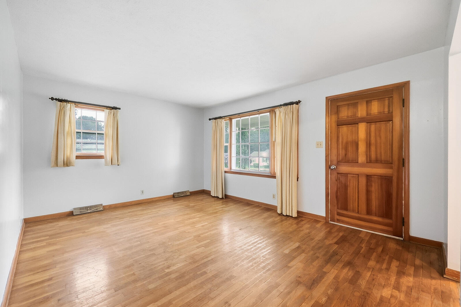 207 Lincoln Street Property Photo 10