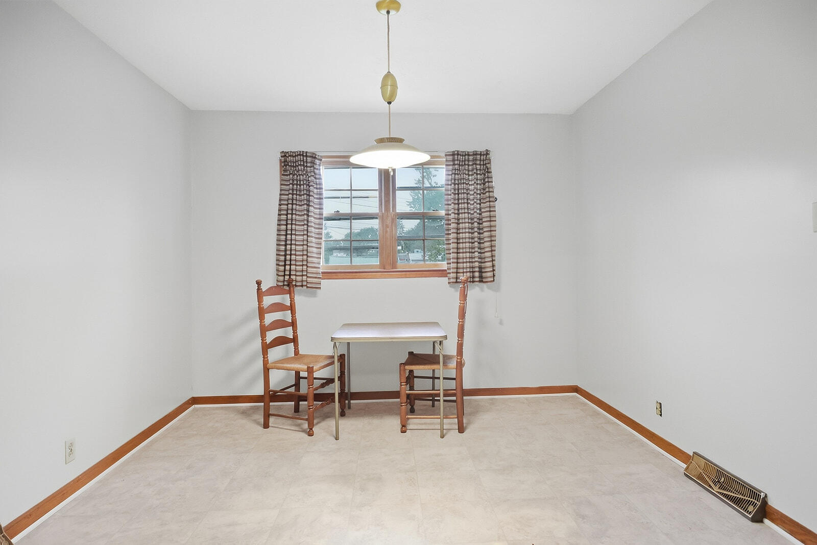 207 Lincoln Street Property Photo 12