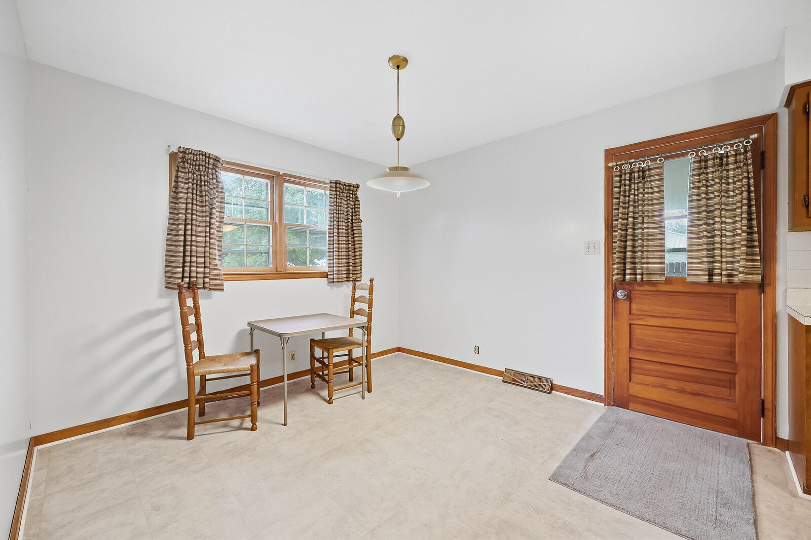 207 Lincoln Street Property Photo 13