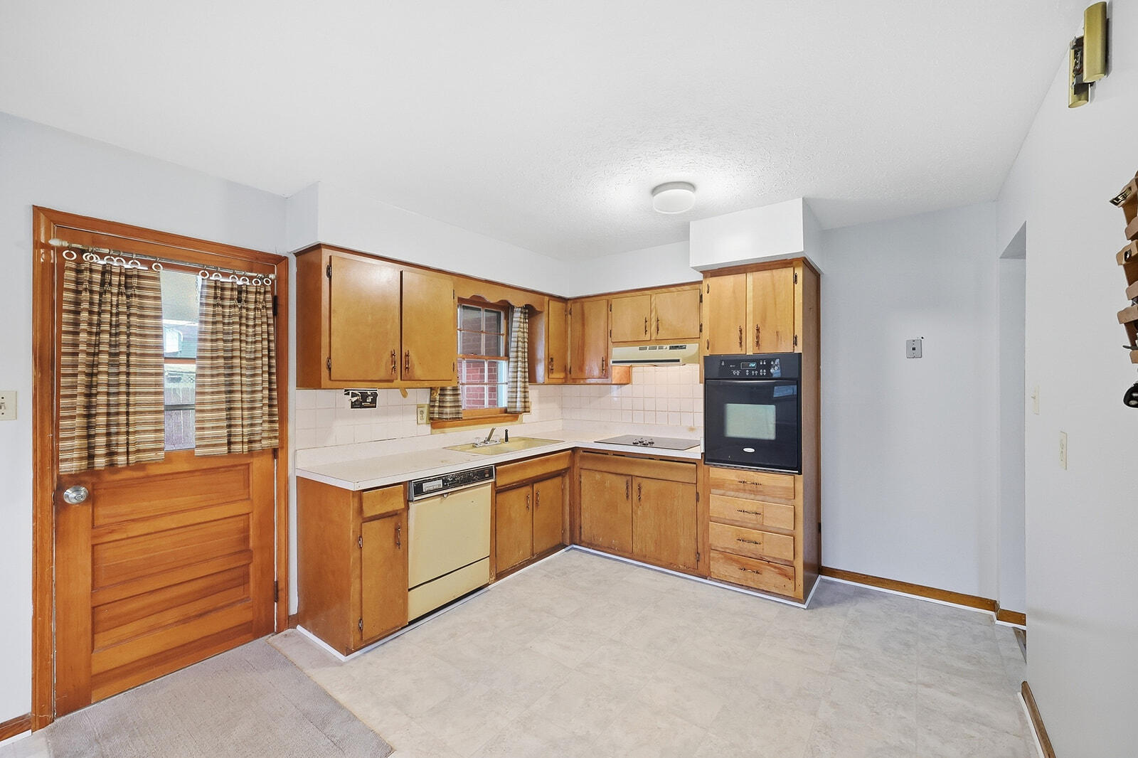 207 Lincoln Street Property Photo 17