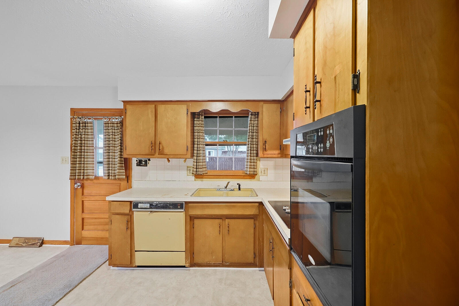 207 Lincoln Street Property Photo 18