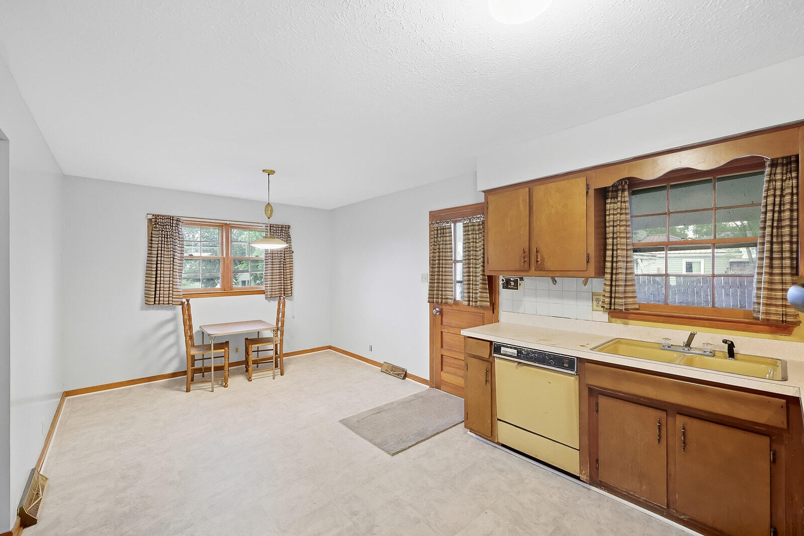 207 Lincoln Street Property Photo 20