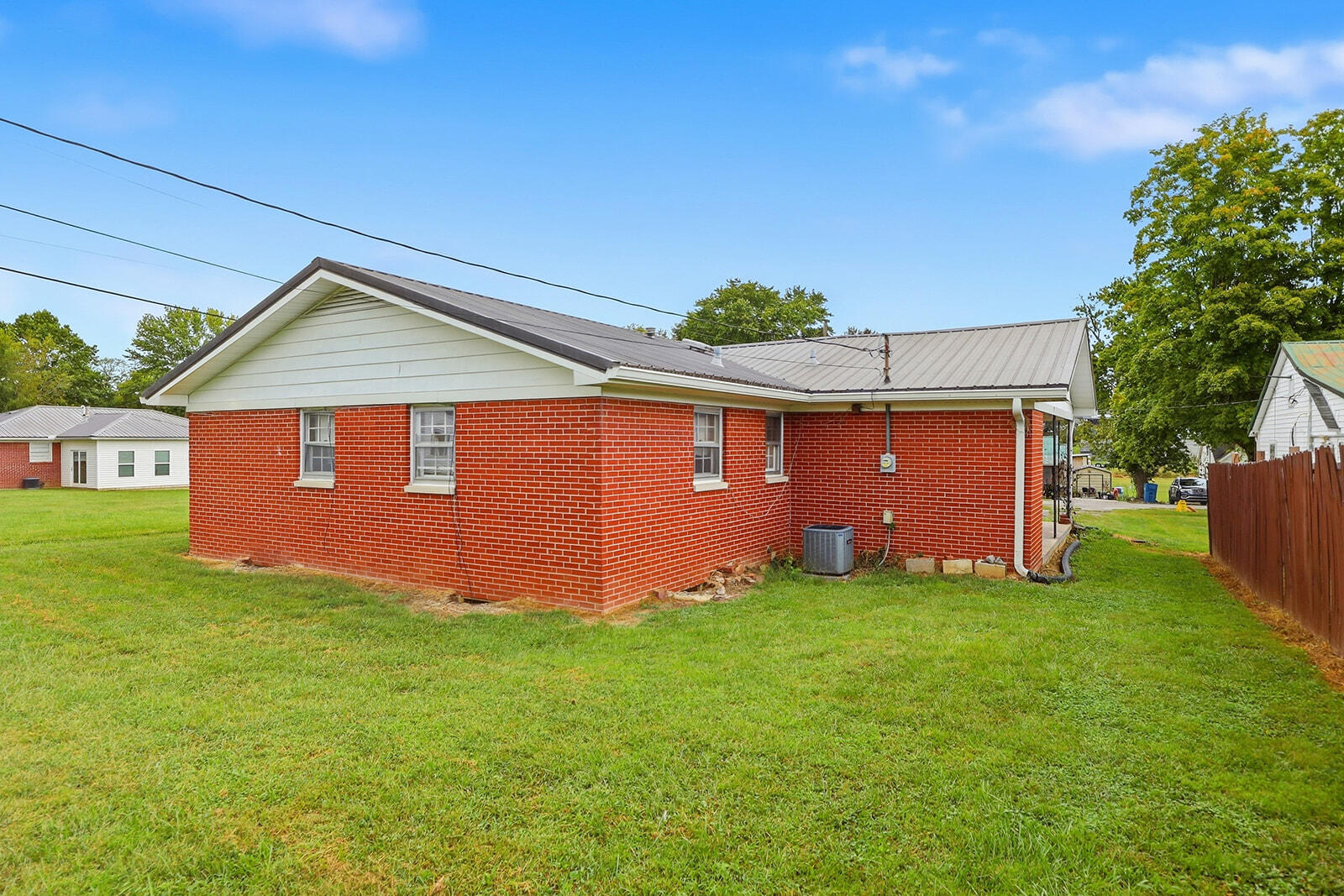 207 Lincoln Street Property Photo 41